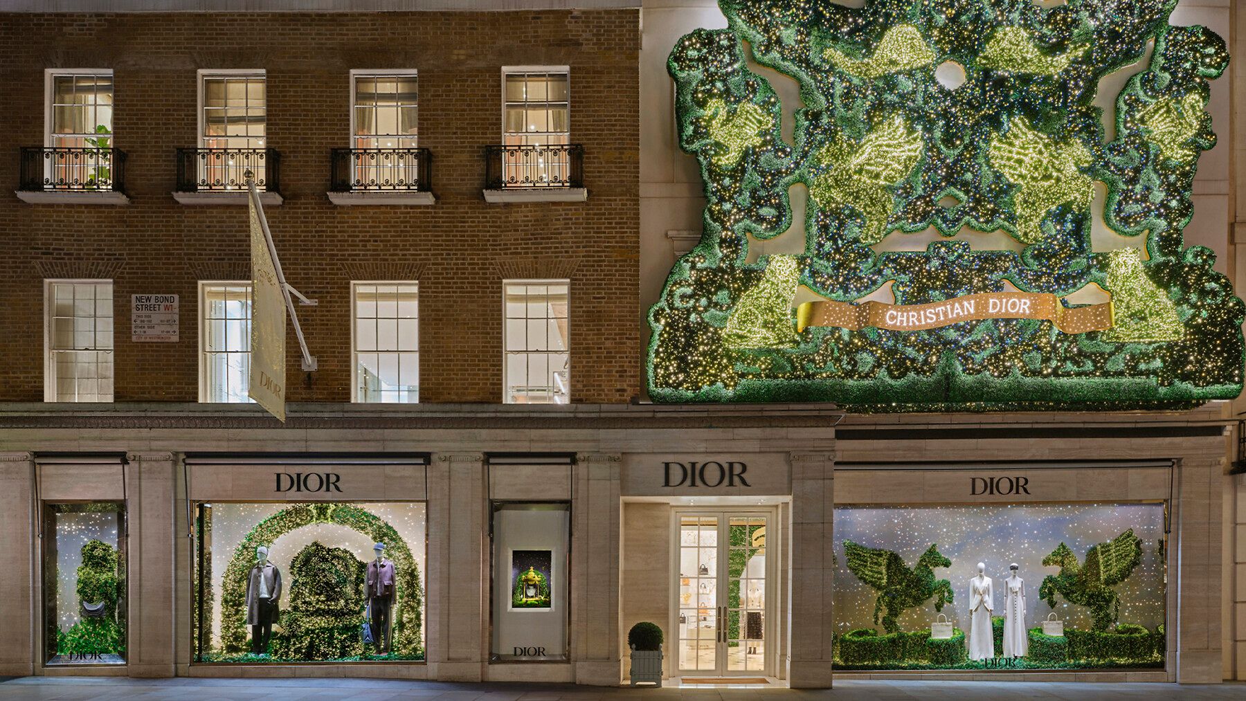 Dior Unveils Its Christmas Decorations Around The World | DIOR