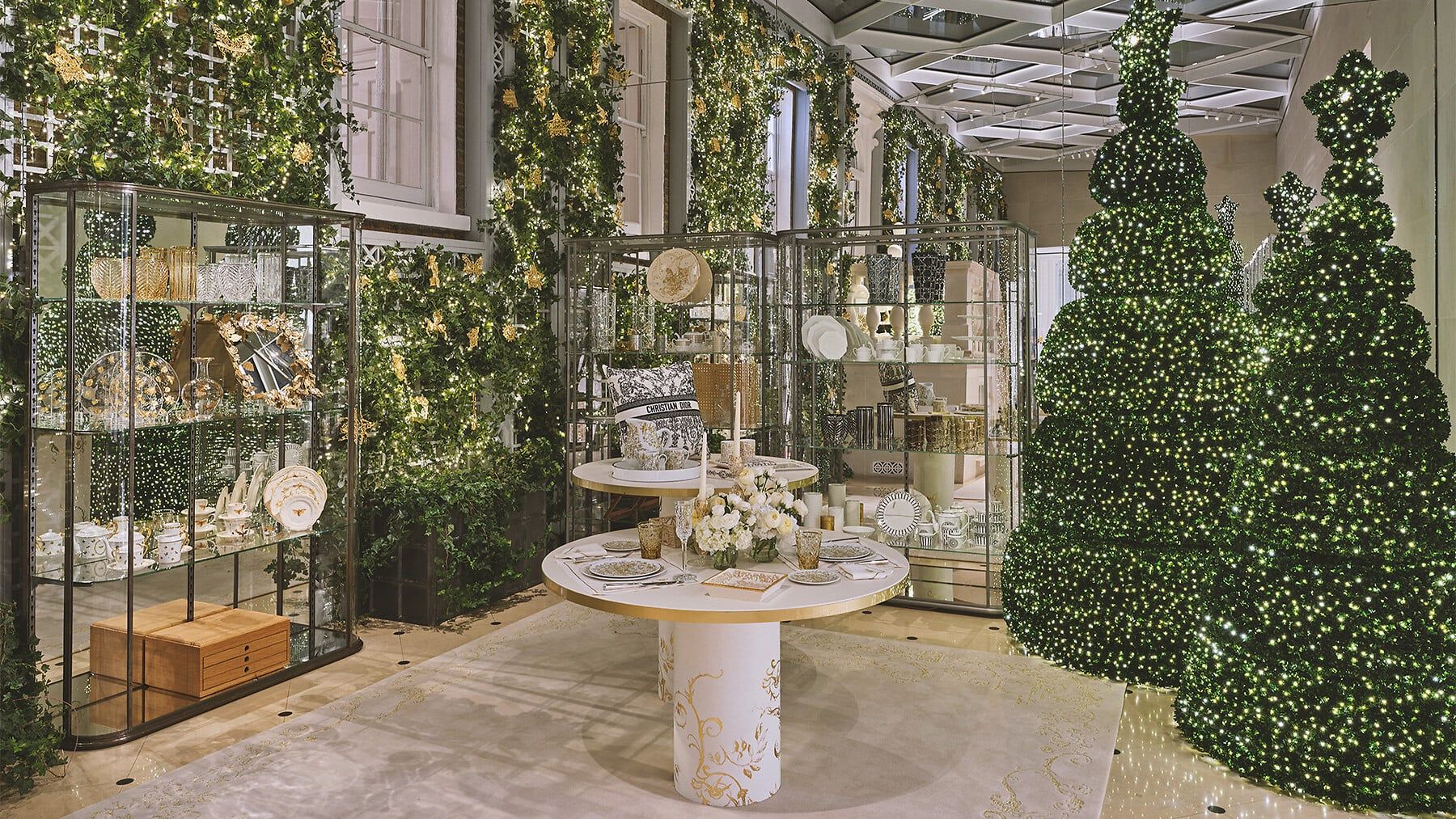 Dior Unveils Its Christmas Decorations Around The World | DIOR