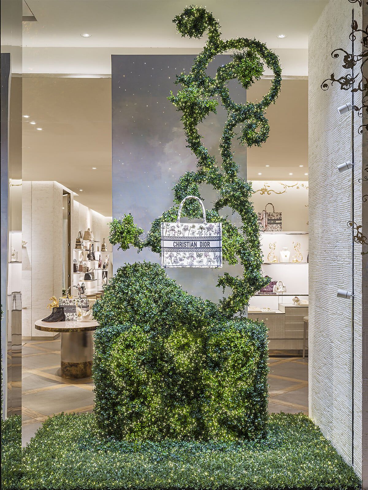 Dior Unveils Its Christmas Decorations Around The World | DIOR