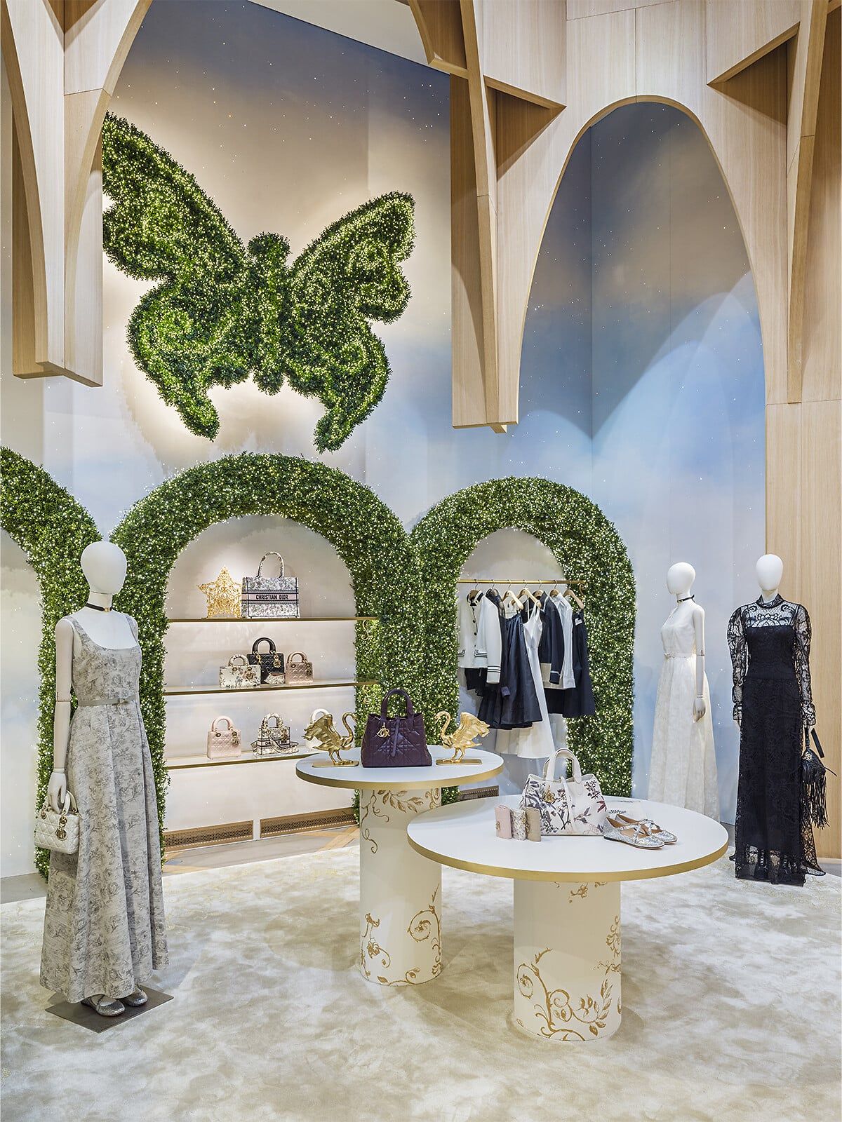 Dior Unveils Its Christmas Decorations Around The World | DIOR