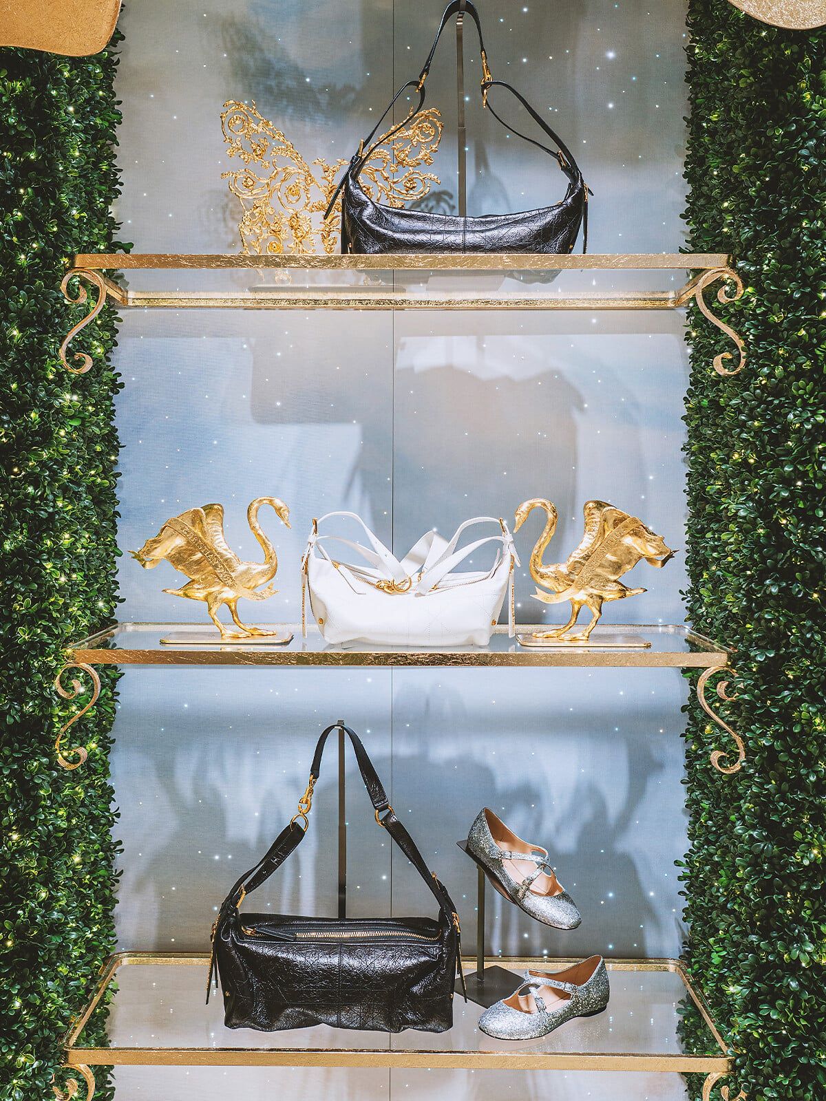 Dior Unveils Its Christmas Decorations Around The World | DIOR