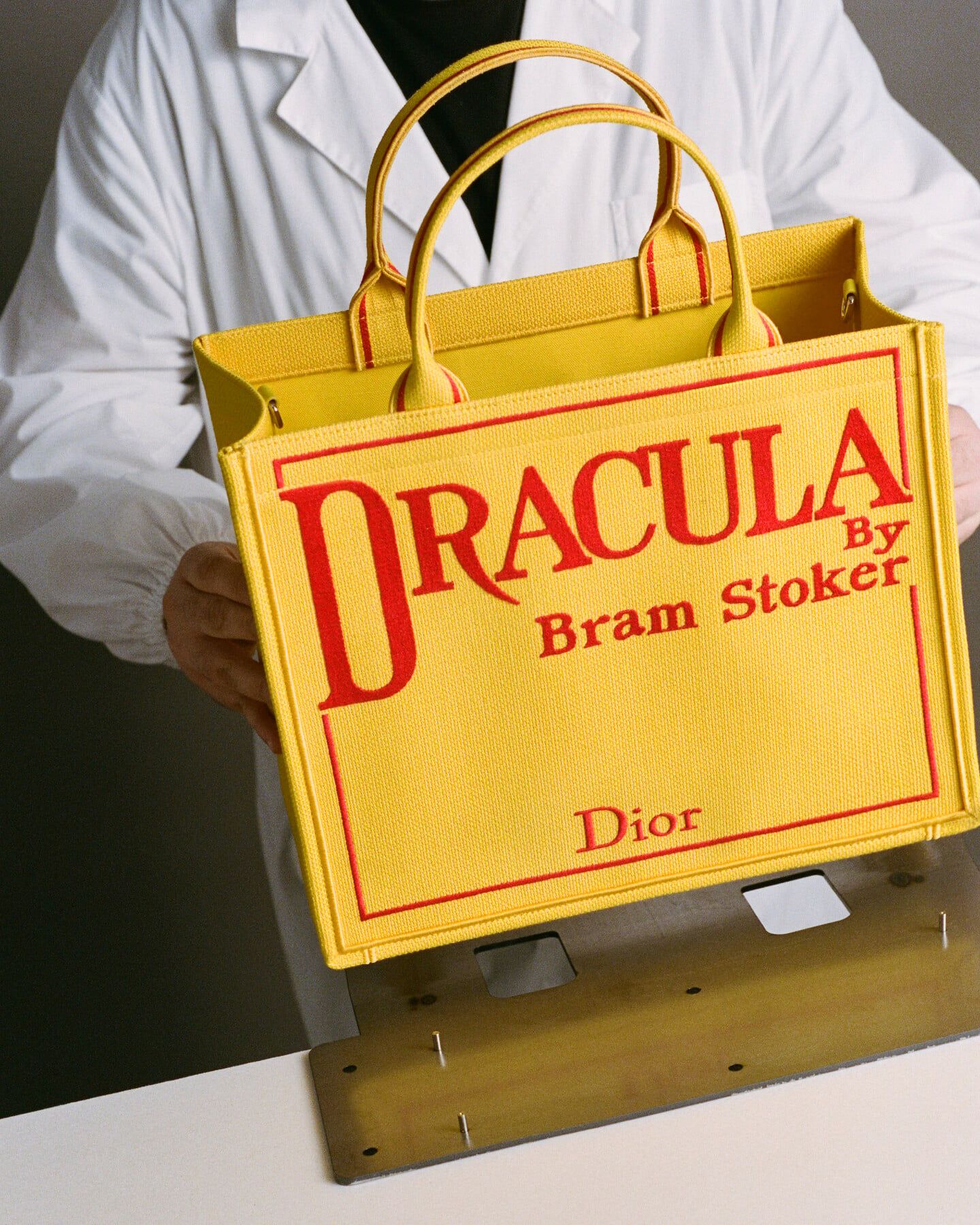 DIOR | Book Tote Dracula - news-savoir-faire - Fashion & Accessories