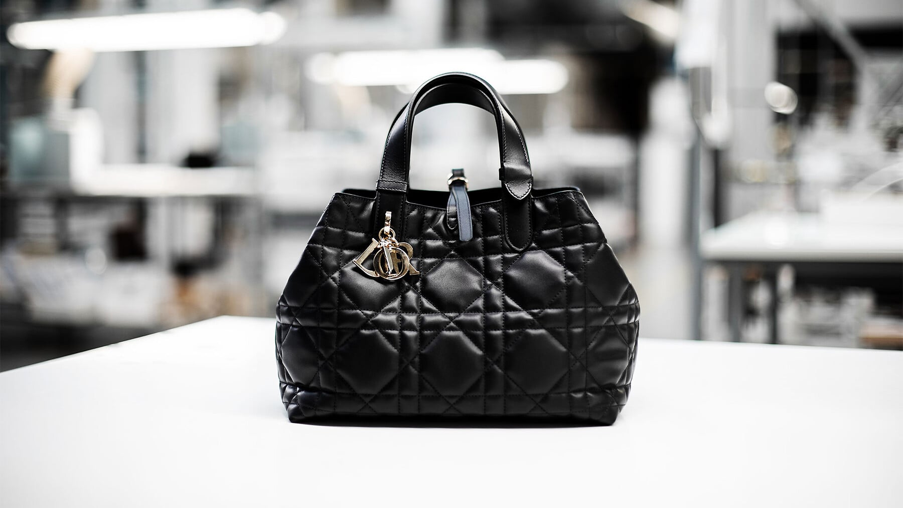 DIOR | The Dior Toujours Bag - news-savoir-faire - Fashion DIOR | The Dior Toujours Bag - news-savoir-faire - Fashion