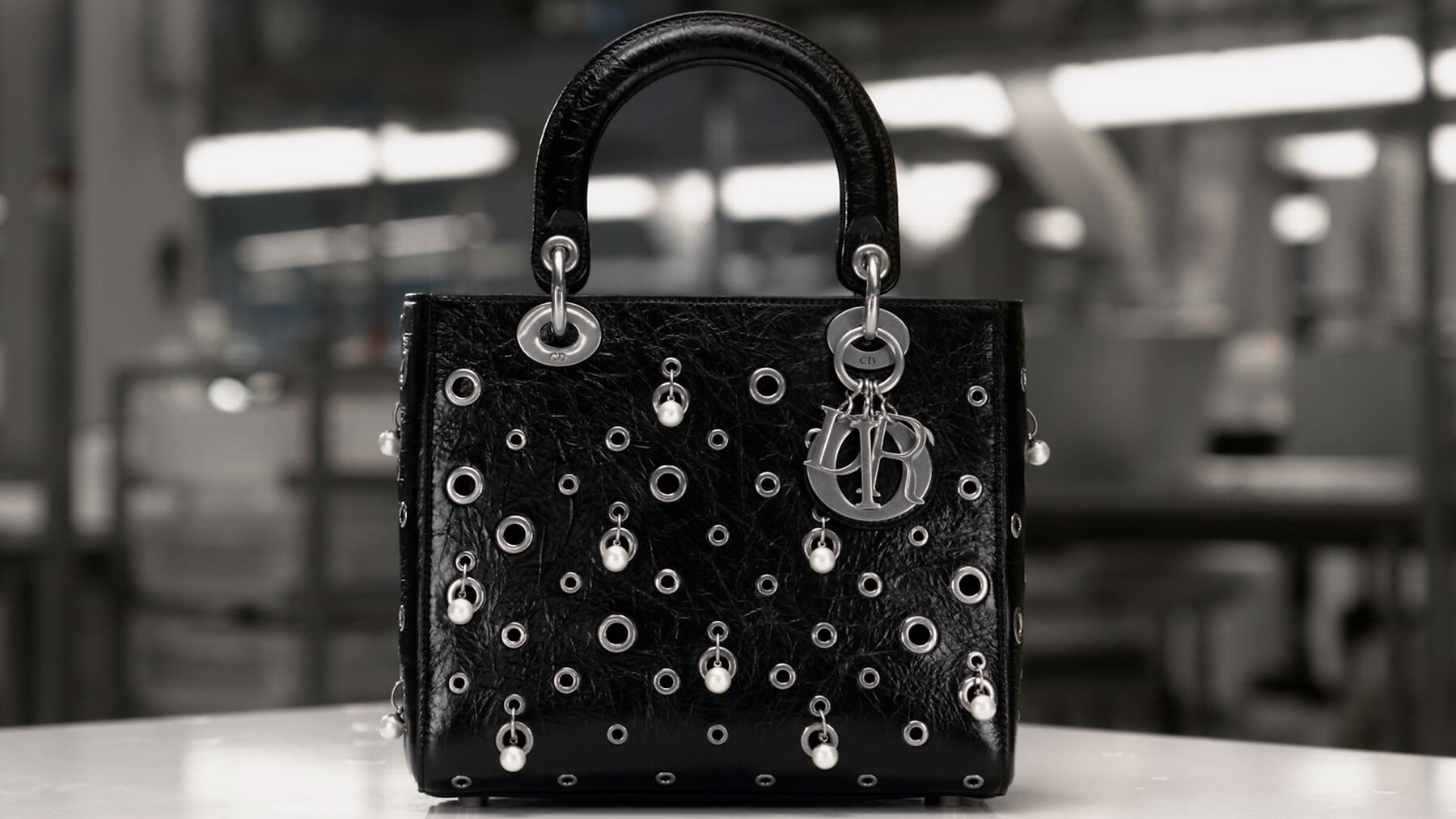 The Lady Dior reinvented, exceptional craftsmanship - news-savoir