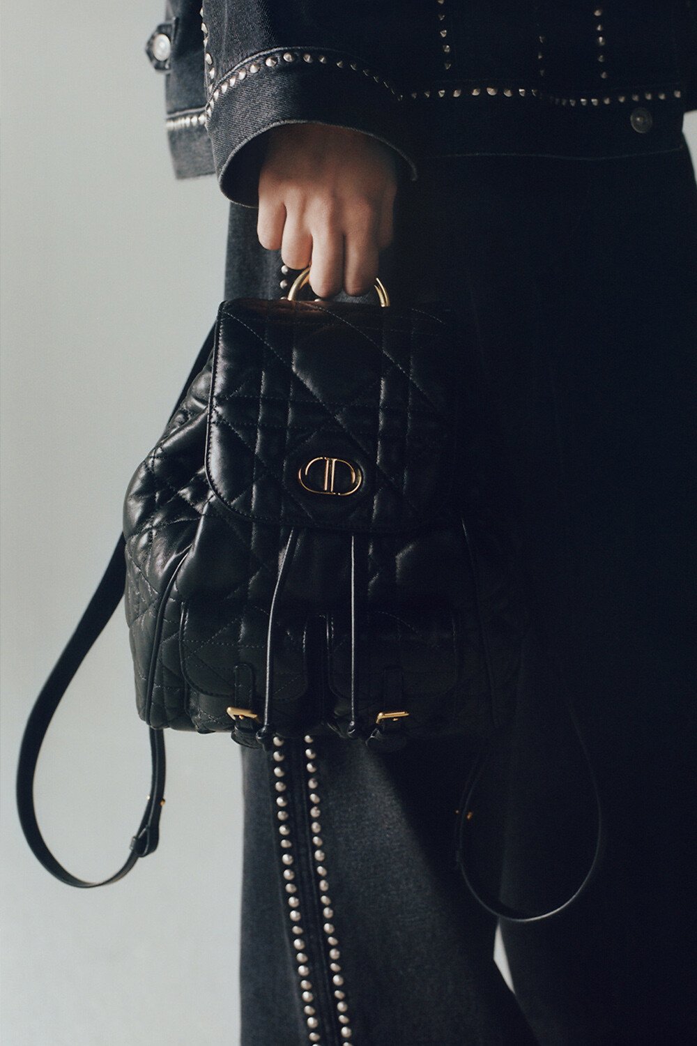 中号 Dior Caro 双肩背包 黑色羊皮革超大藤格纹 