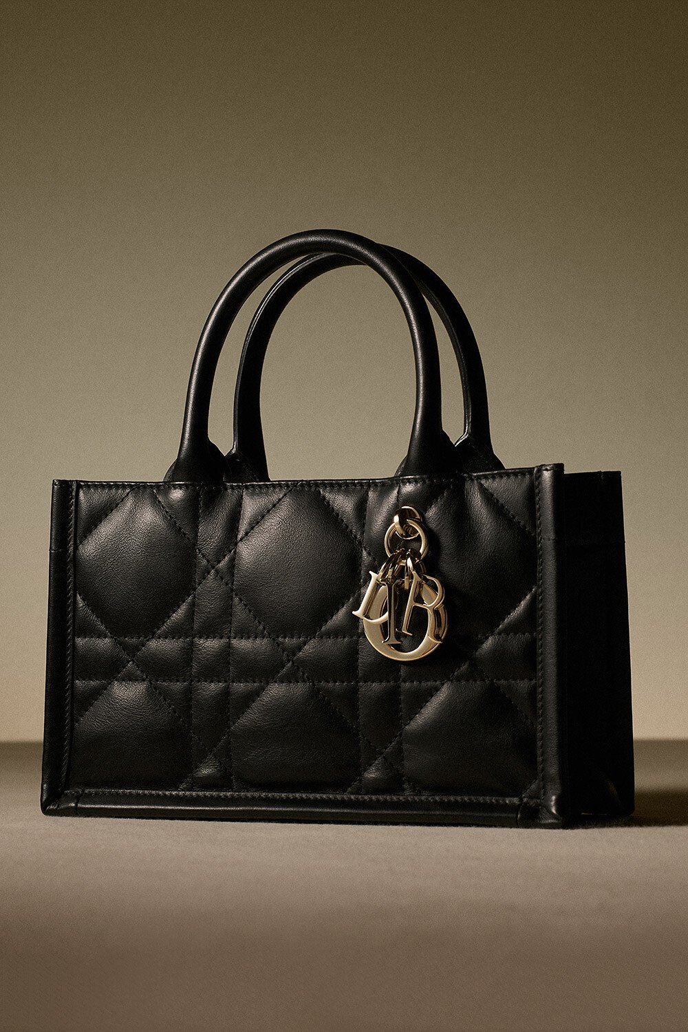 迷你 Book Tote 手袋 黑色牛皮革超大藤格纹（21.5 x 13 x 7.5 厘米） 