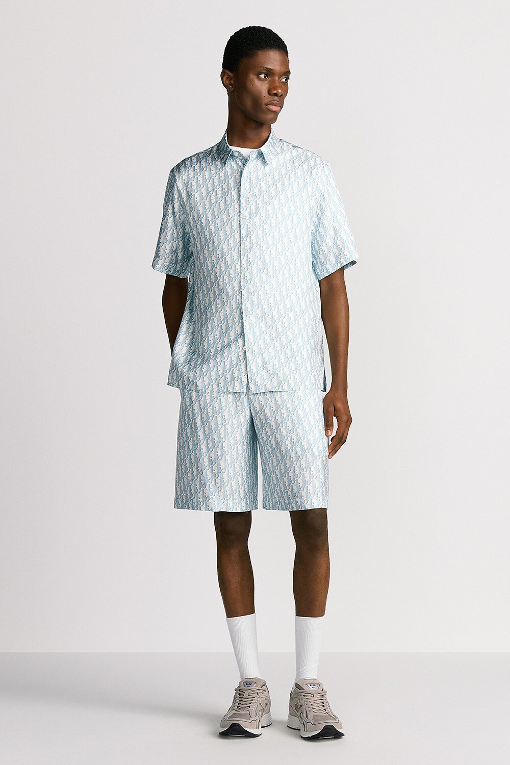 Dior Oblique Bermuda Shorts aria_man_viewcode_e01