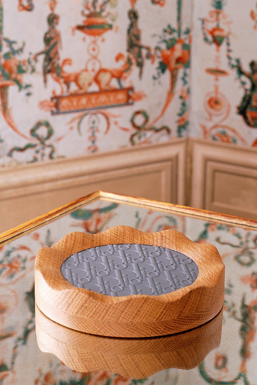 Trinket Tray aria_woman_viewcode_e01
