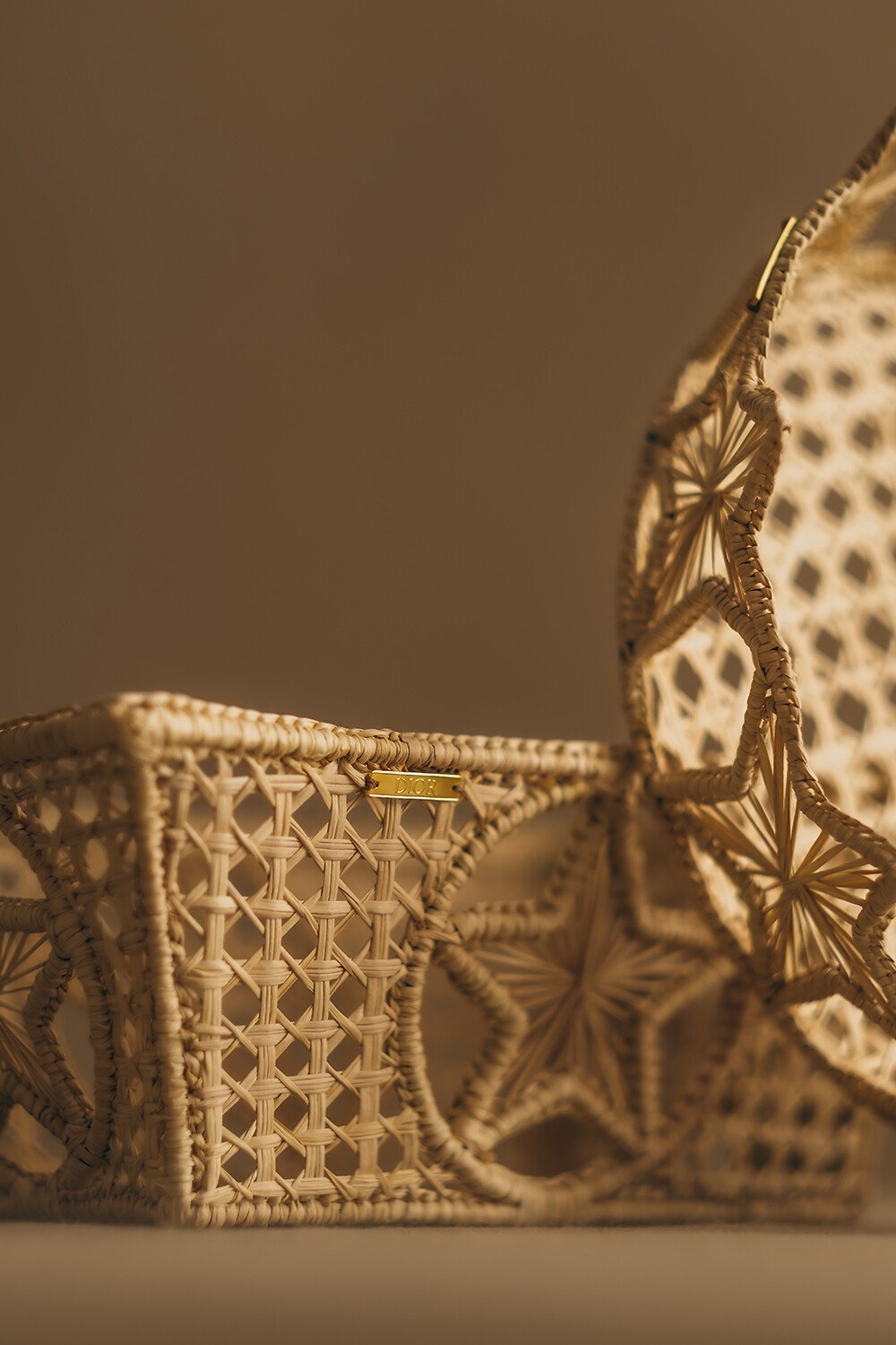 Rectangular Basket aria_woman_viewcode_e01