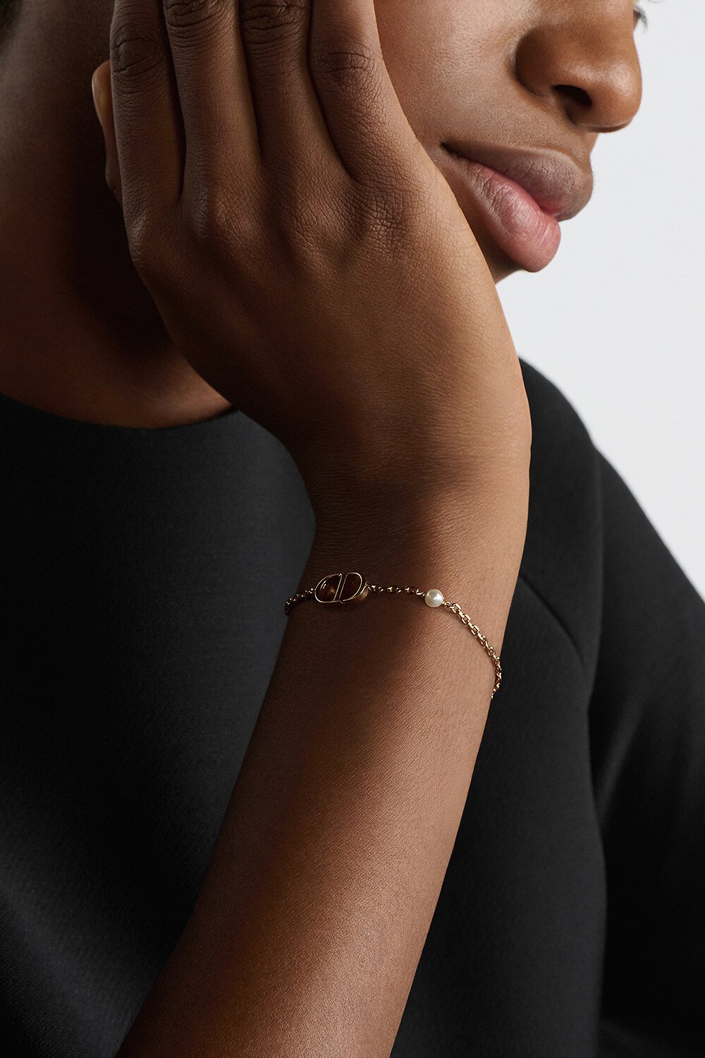 Petit CD Bracelet aria_woman_viewcode_e01