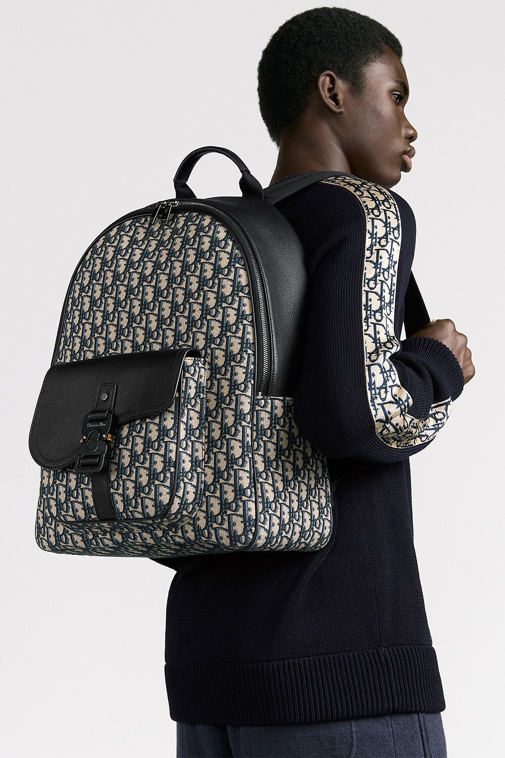 Saddle Zip Backpack aria_man_viewcode_e01