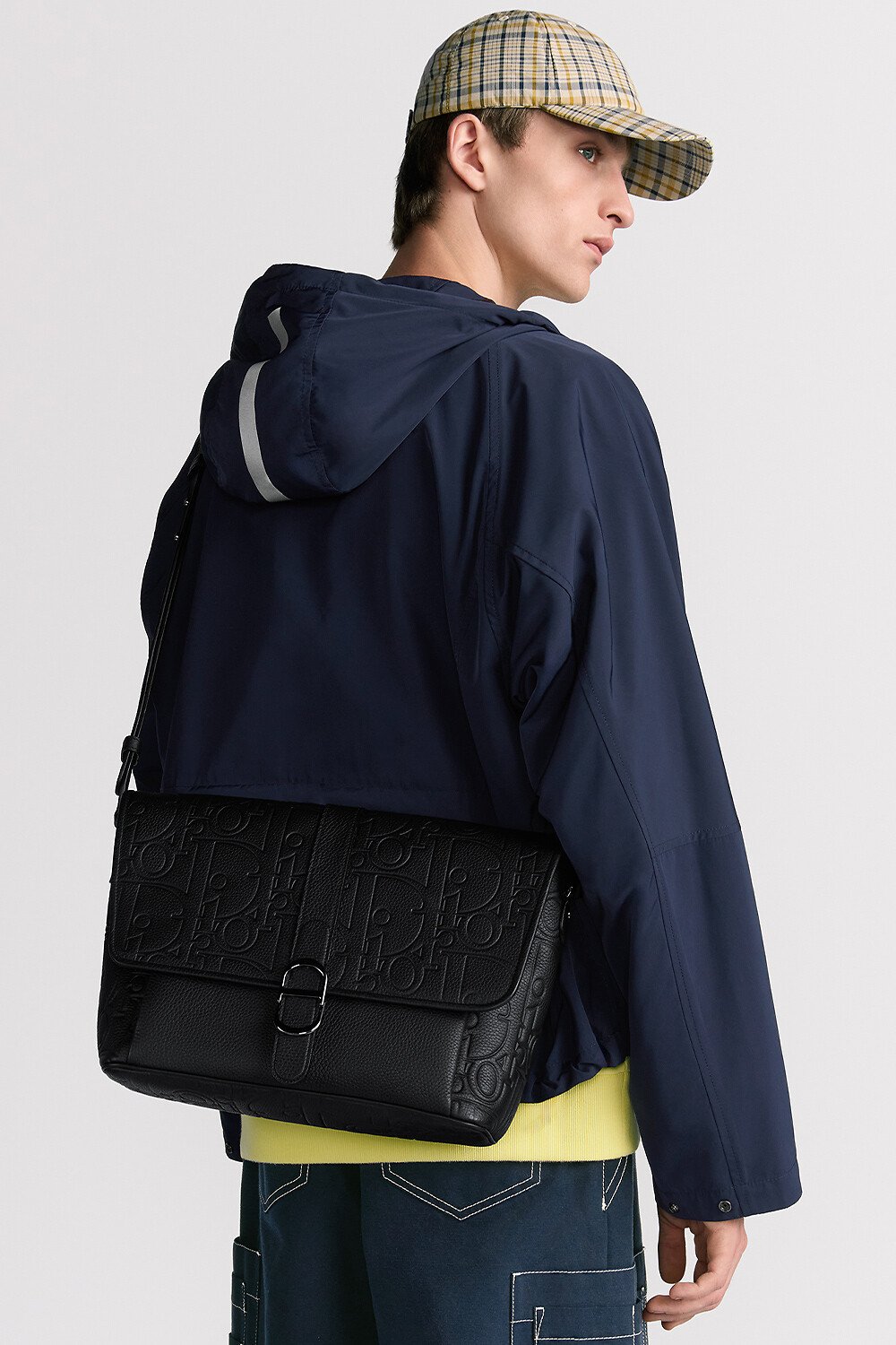 大号 Dior Daily 翻盖信使包 黑色 Dior Gravity 印花效果皮革和黑色粒面牛皮革 