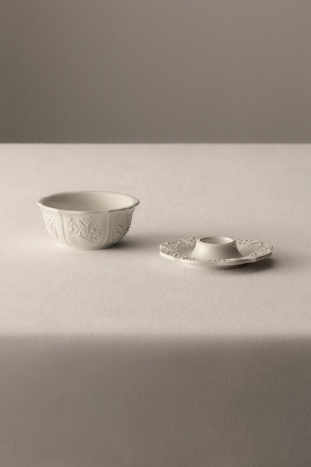 Set of Two Cereal Bowls aria_woman_viewcode_e01