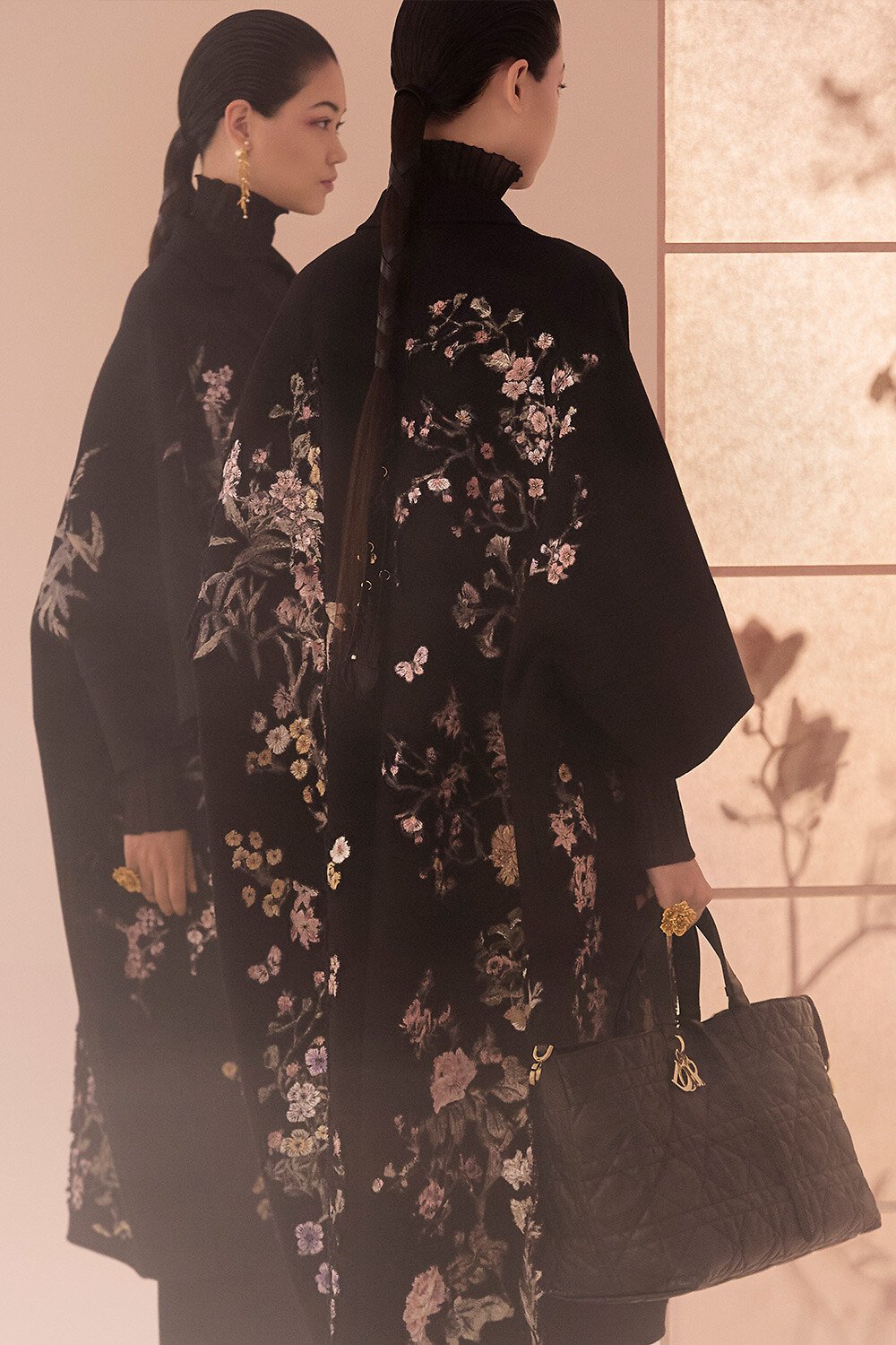 DIOR | トートバッグ |ウィメンズバッグ｜ディオール公式