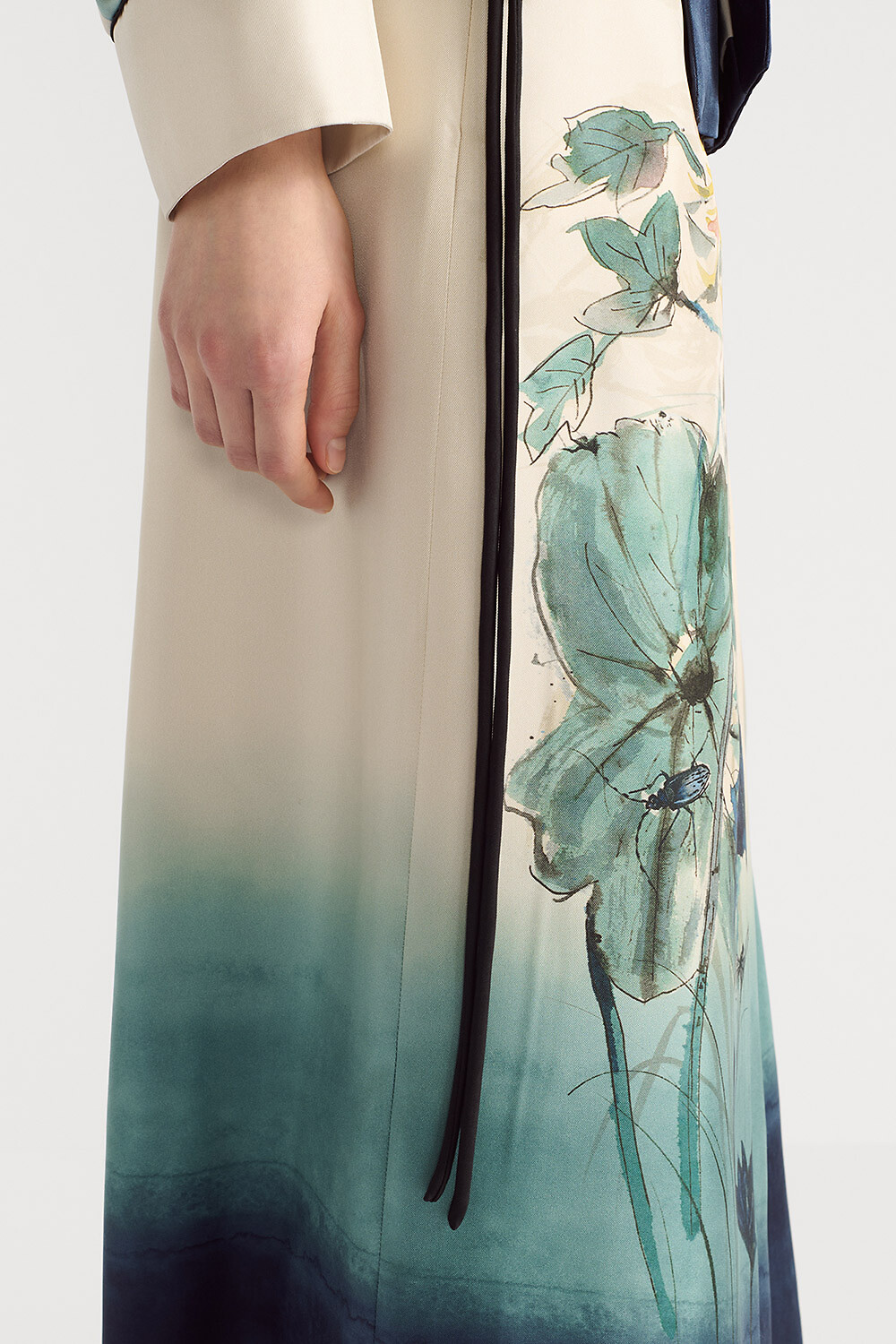 Mid-Length Straight-Cut Wrap Skirt White Silk Twill with Multicolor Dior Fall Flower Motif 
