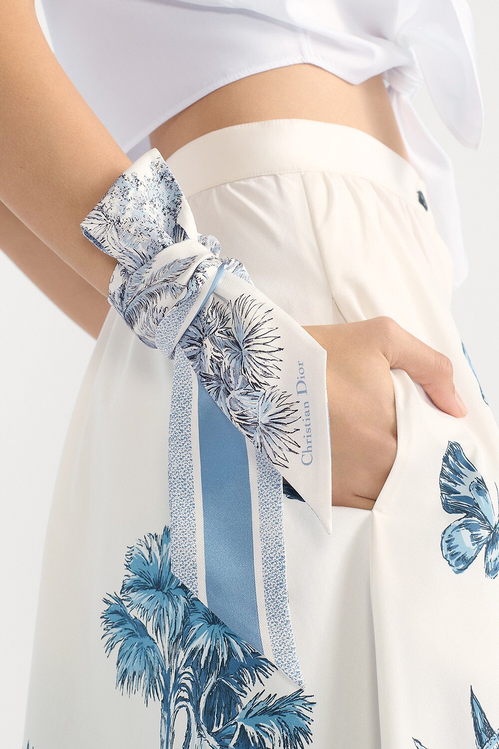 Mitzah Dioriviera Toile de Jouy Palms Twill de seda branco e azul-celeste 
