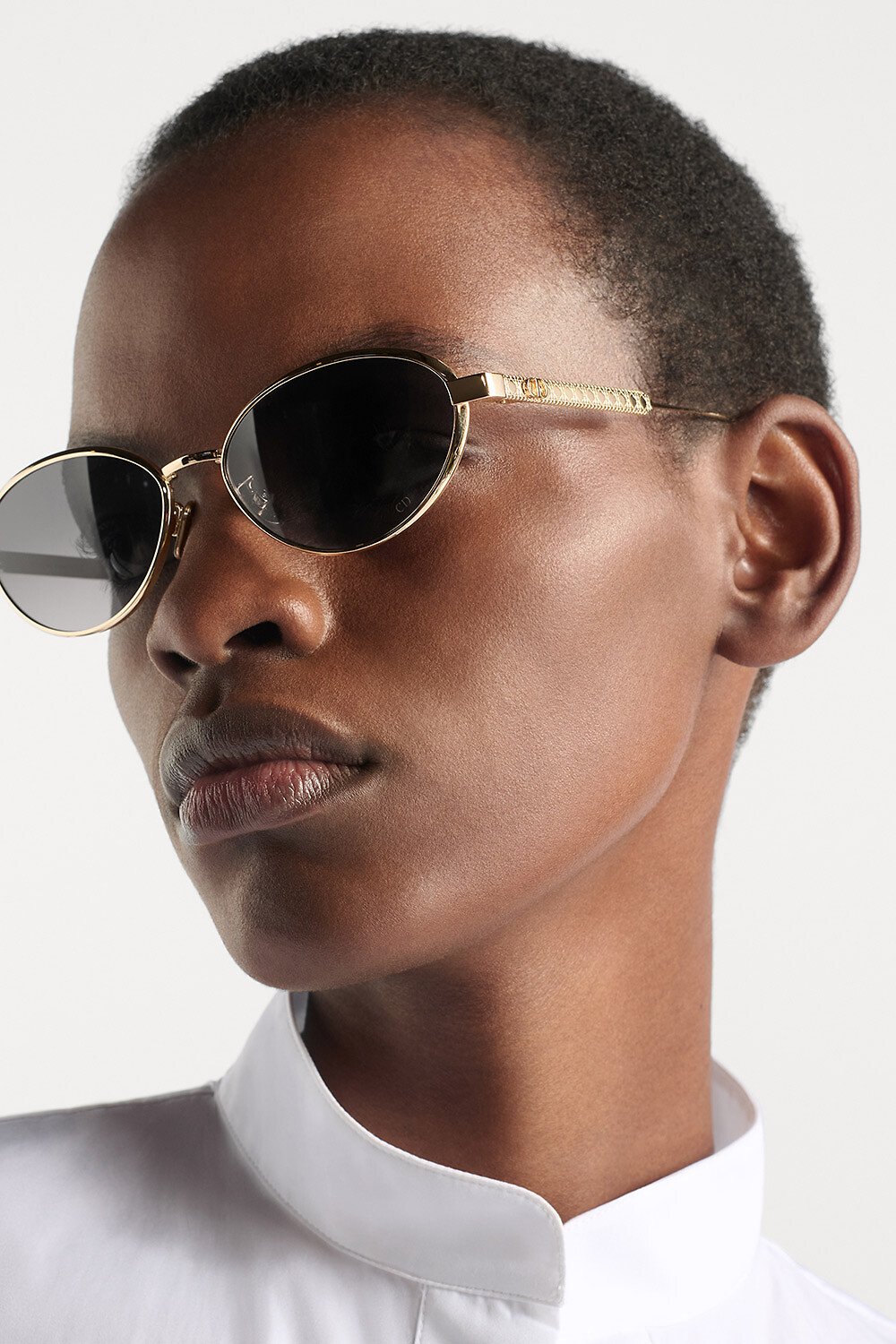 DiorCannage R1U แว่นกันแดดทรงรีสีเทาไล่ระดับ