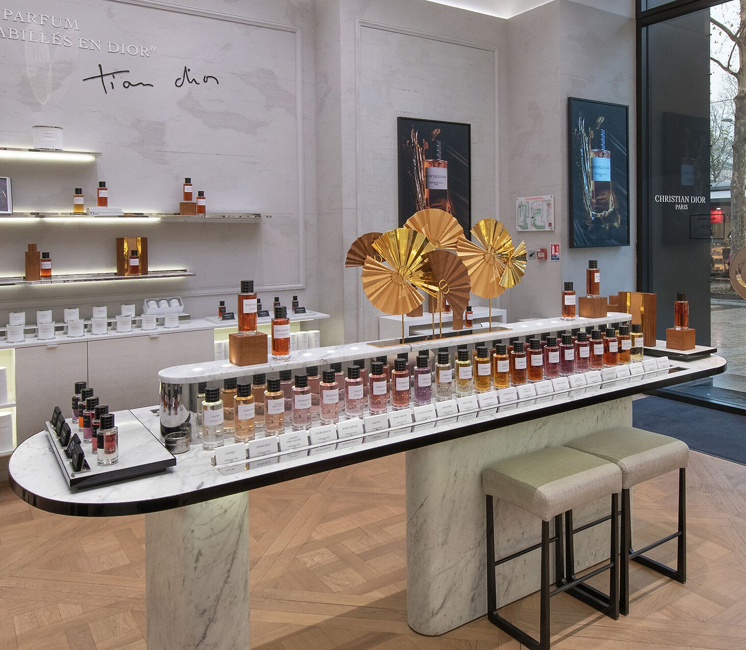 店内商品がすべてレジにて半額！！ Dior Boutiques DIOR | Accessories & Fashion - ラッピング・包装