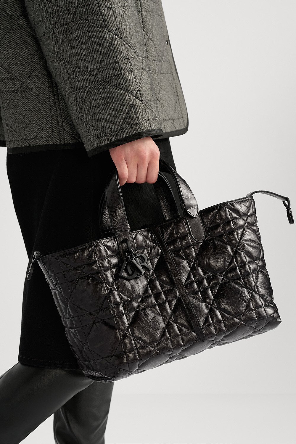Bolso mediano Dior Toujours Piel de becerro craquelada Macrocannage negra 