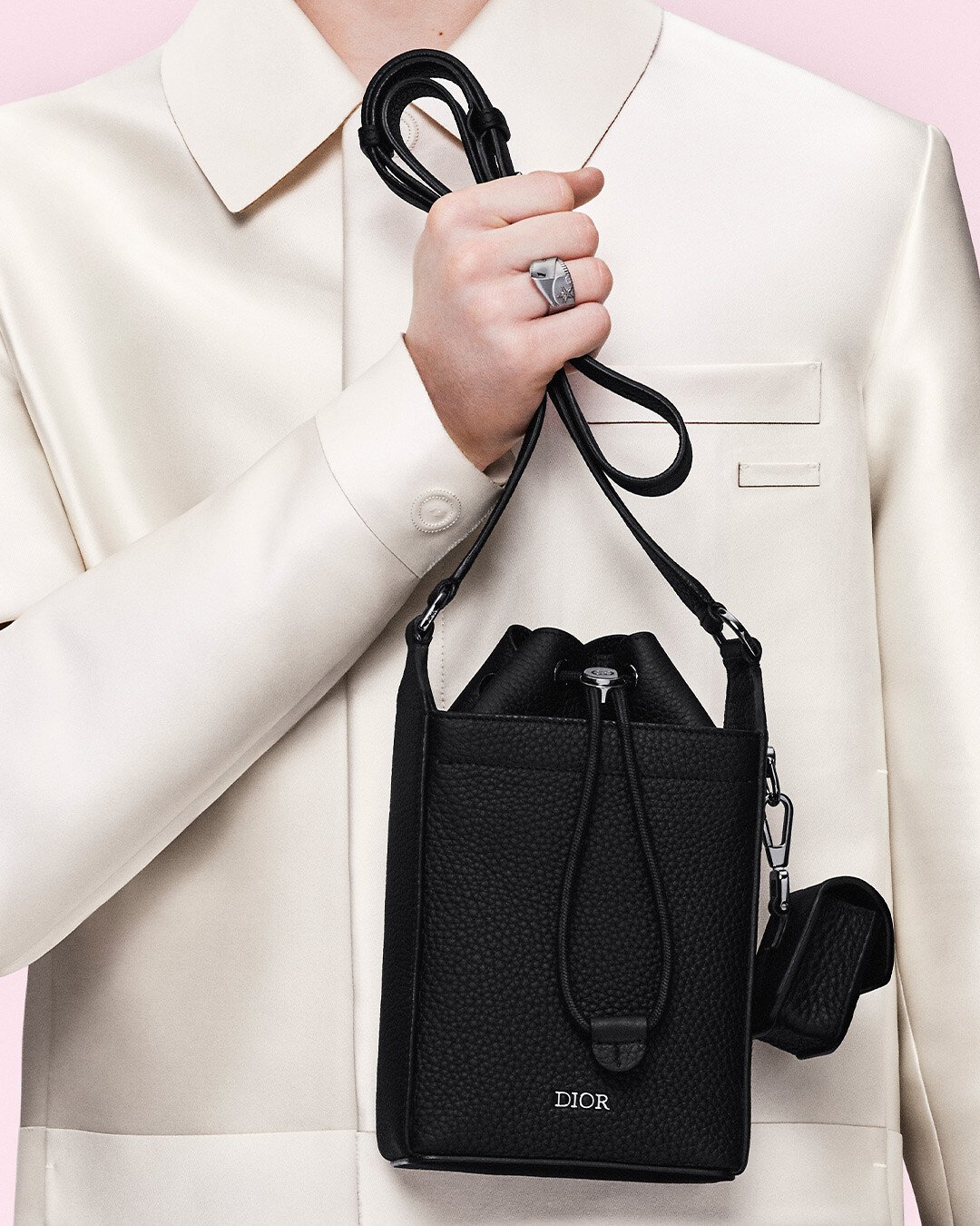 DIOR | メンズバッグ｜ディオール公式オンラインブティック