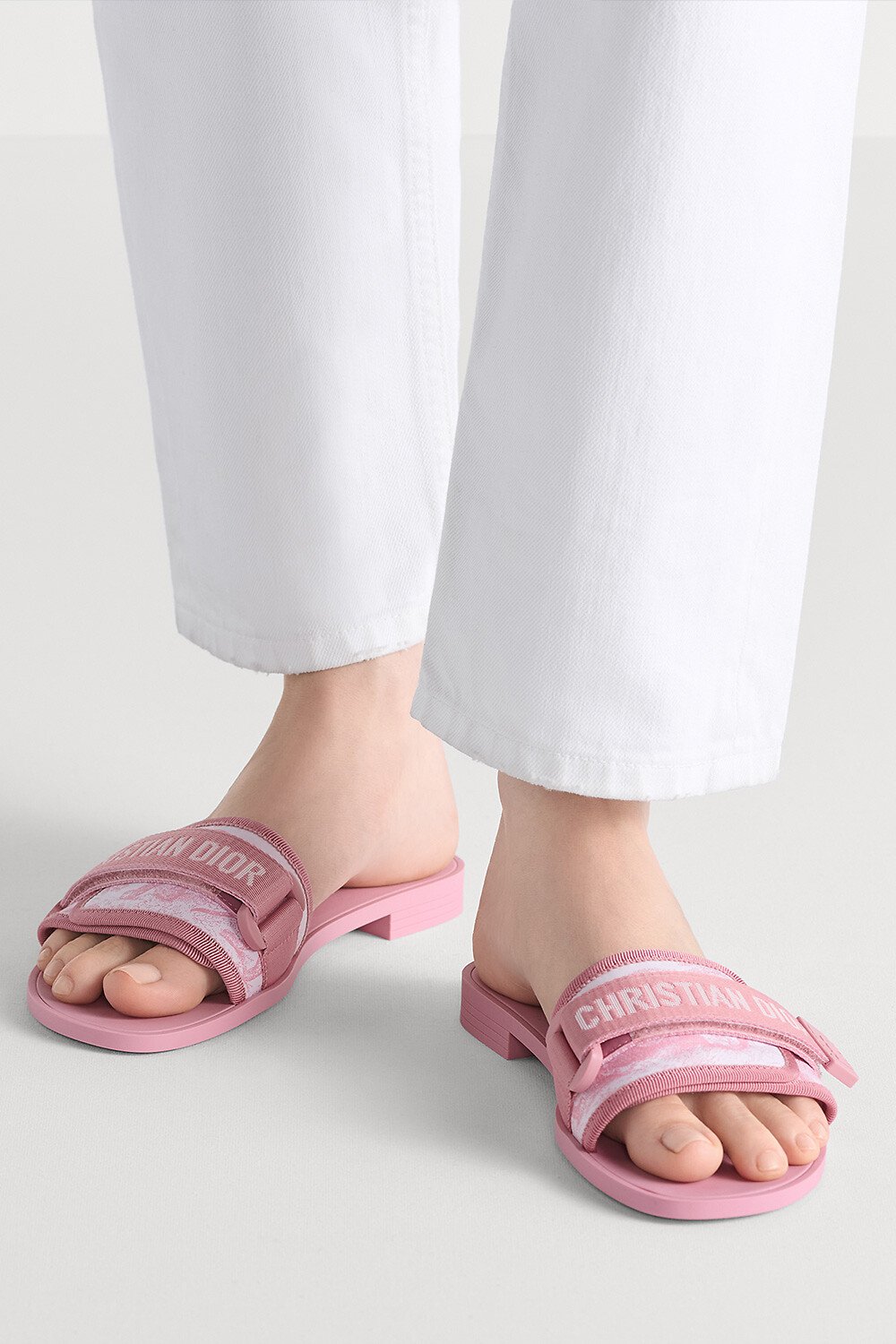 Dioriviera Dio(r)evolution-muiltje Technische stof met wit en begonia-roze Toile de Jouy Sauvage-motief 