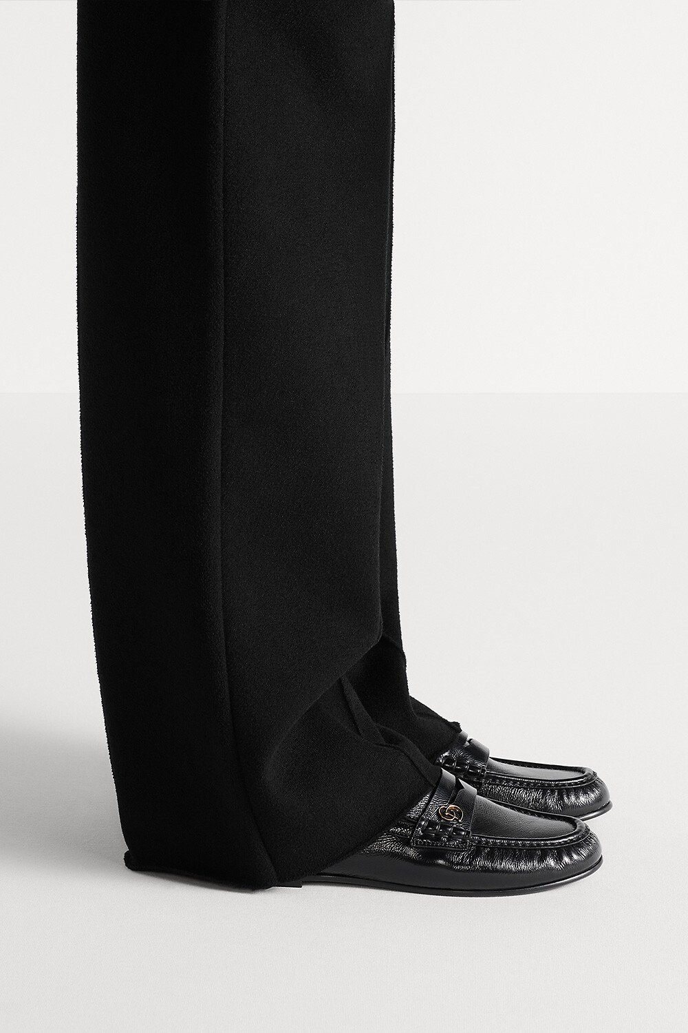 รองเท้าโลฟเฟอร์ Dior Time หนังลูกวัวแบบหนังแก้วผิวย่นสีดำ