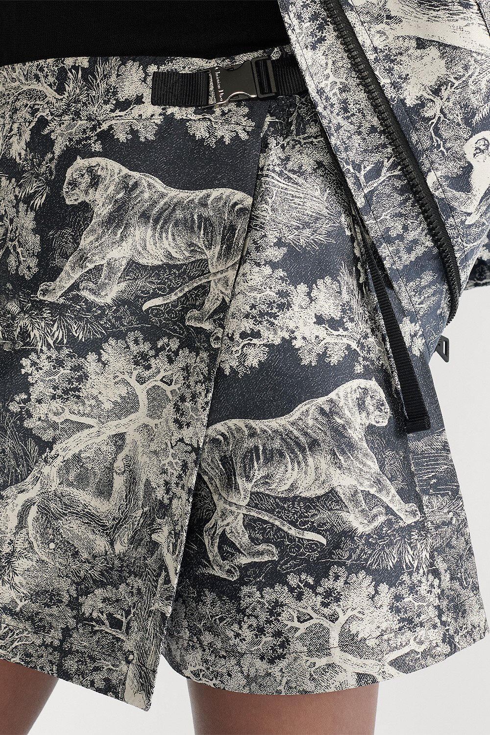 Dioriviera Skort Deep Blue and White Jacquard Technical Taffeta with Toile de Jouy Sauvage Motif 
