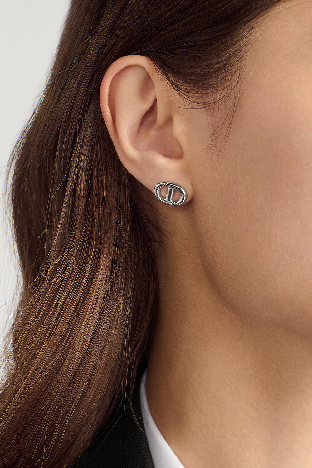 CD Navy 스터드 귀걸이 실버 피니시 메탈 