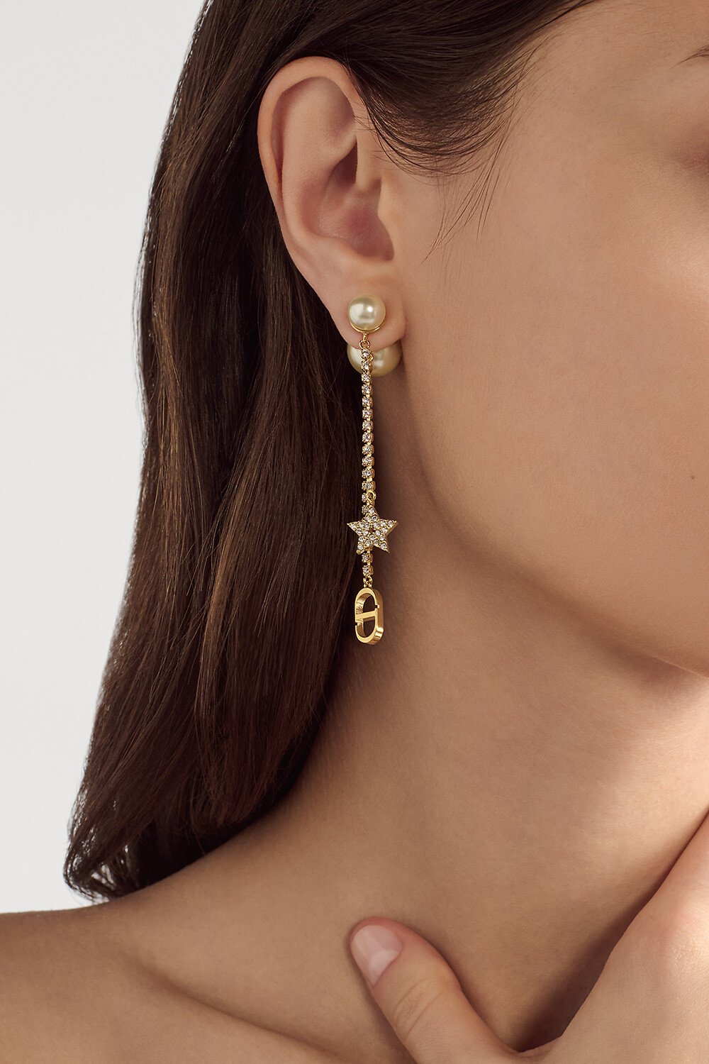Orecchini Dior Tribales Metallo con finitura color oro, perle in resina bianca e cristalli bianchi 