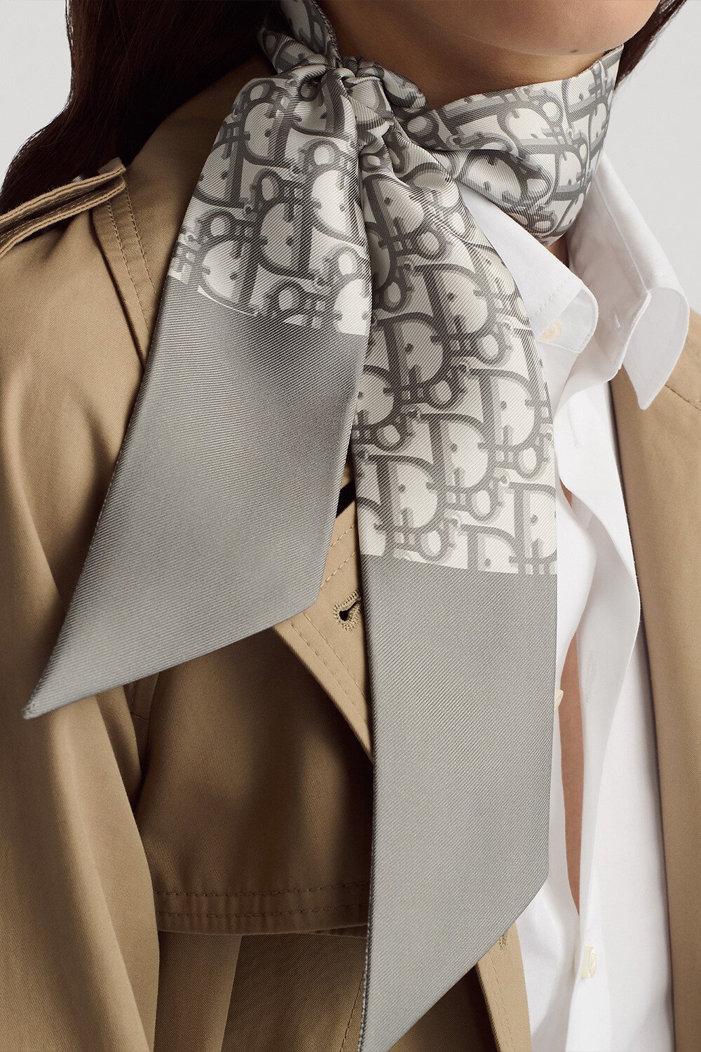 Mitzah 丝巾 灰色桑蚕丝斜纹面料 Oblique 印花 