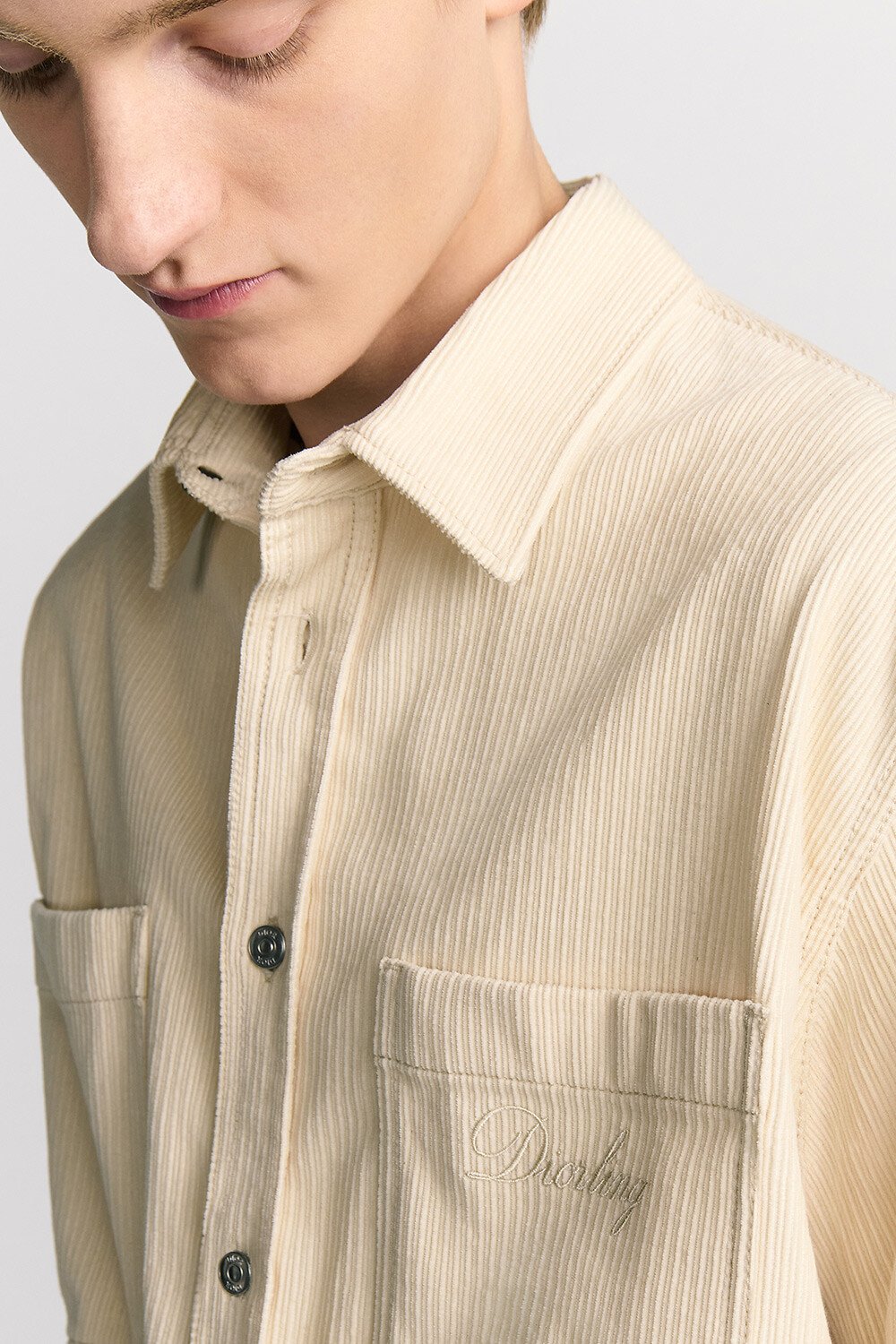 เสื้อโอเวอร์เชิ้ต Diorling ผ้าฝ้ายลูกฟูกสีขาว 