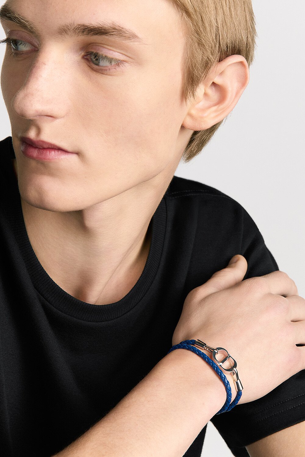 สร้อยข้อมือคู่สายหนังถักแต่ง CD Icon หนังแกะสีน้ำเงินเนวี่และทองเหลืองเคลือบเงิน