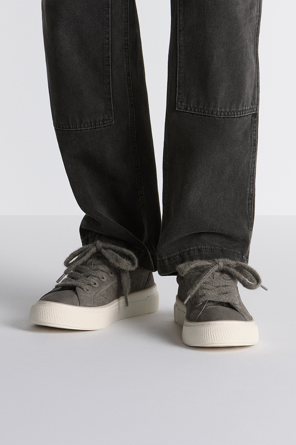 B33 Spin 스니커즈 그레이 누벅 가죽 & 그레이 Dior Gravity 누벅 가죽