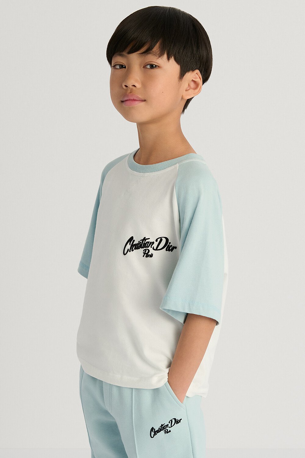 儿童 T 恤 象牙色和水蓝色棉质混纺平纹针织面料 