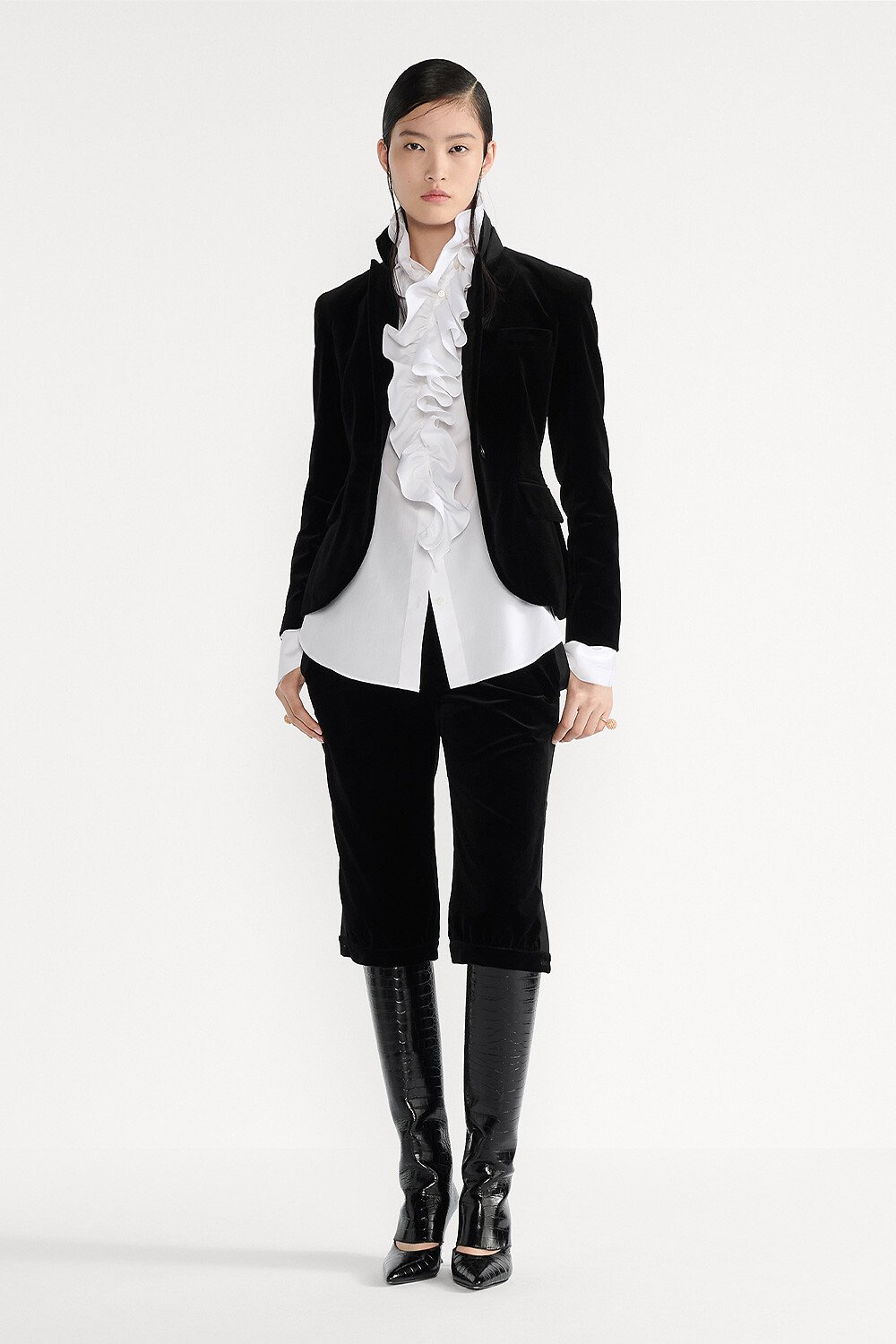 سترة بقصّة ضيّقة مخمل قطني باللون الأسود