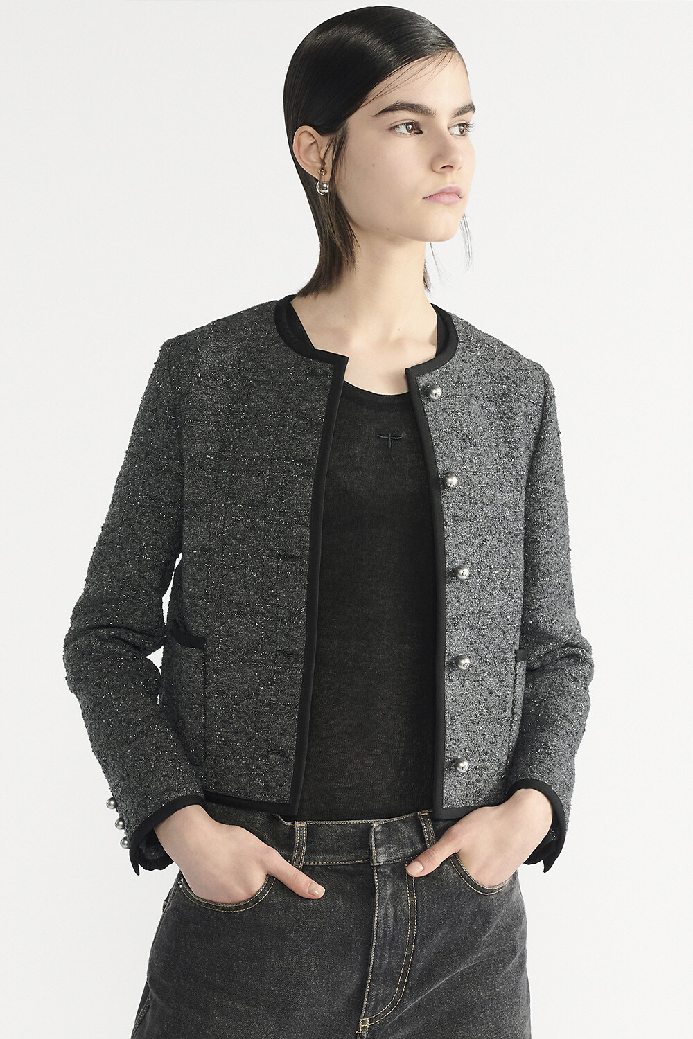 매크로까나쥬 크롭 재킷 그레이 코튼 블렌드 트위드 & 실버 톤 메탈릭 스레드 