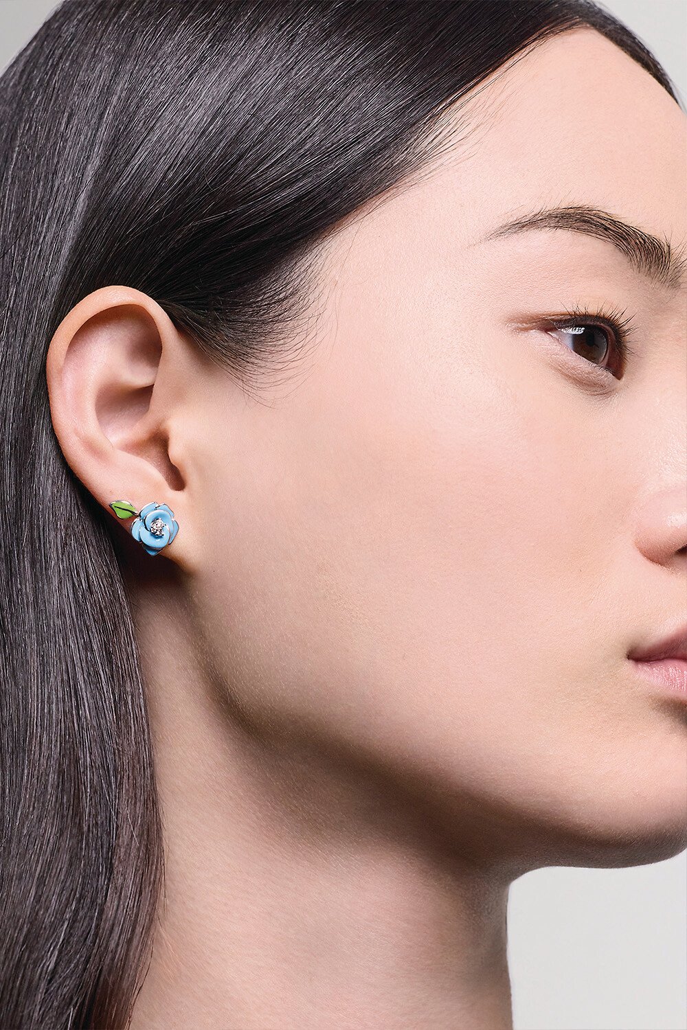 Diorette 单只耳环 白色 18K 金、钻石和高级珠宝彩漆装饰 