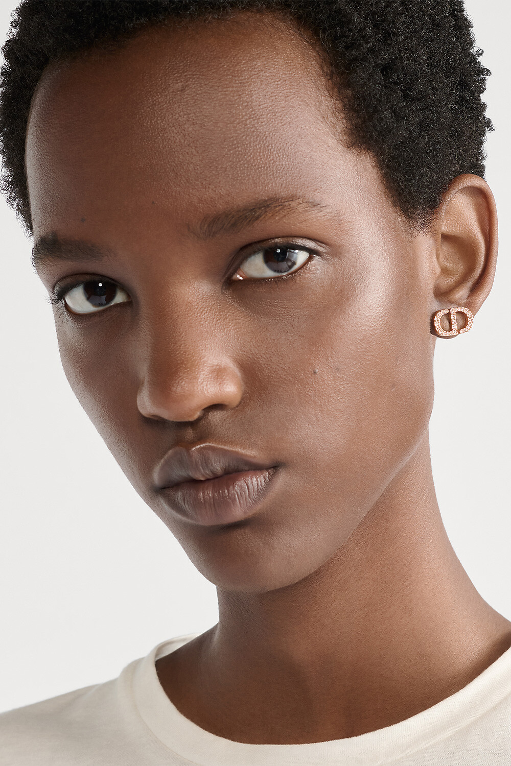 Petit CD 스터드 귀걸이 핑크 피니시 메탈 & 핑크 크리스탈 