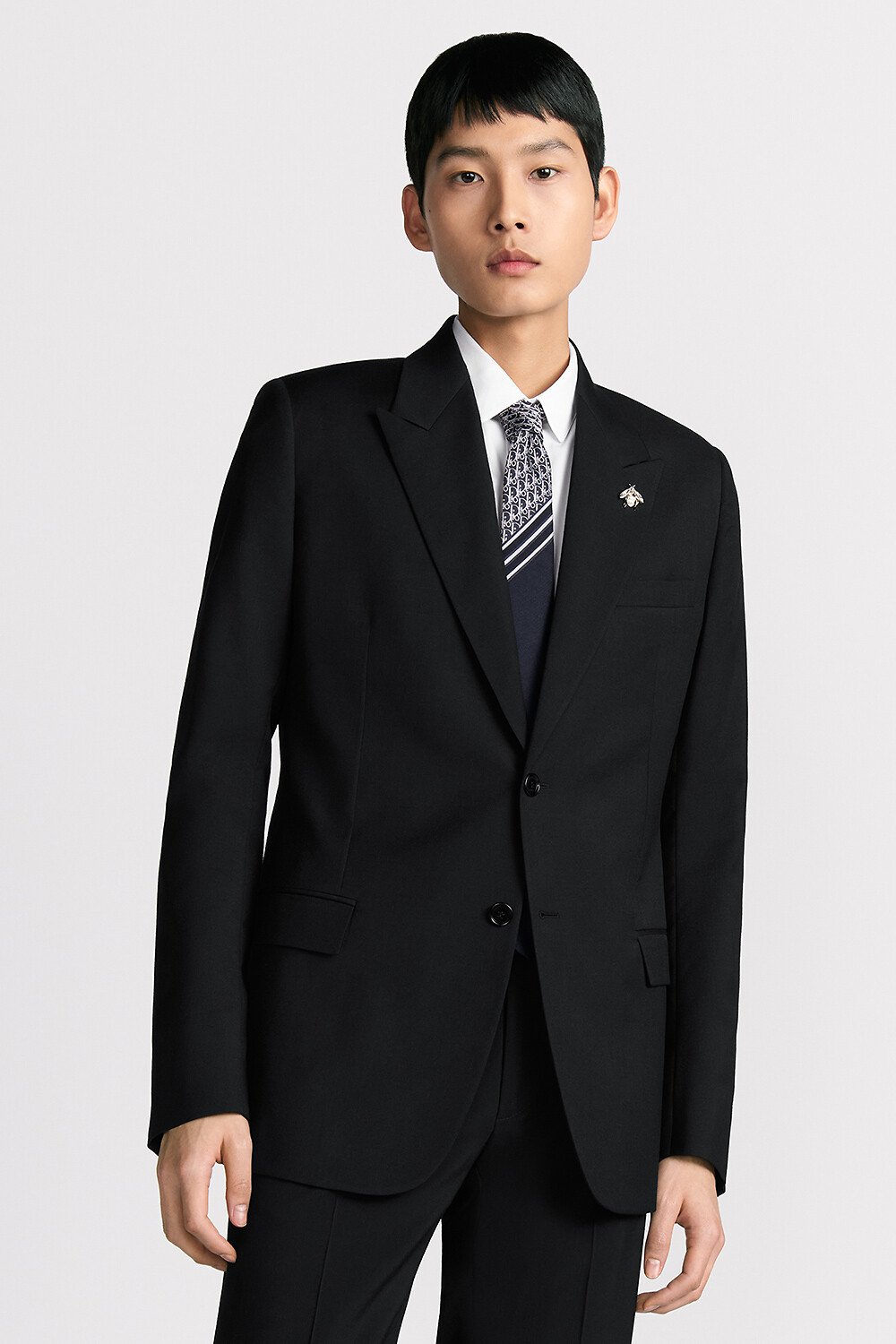 单西 黑色绵羊毛斜纹面料搭配小蜜蜂配饰 