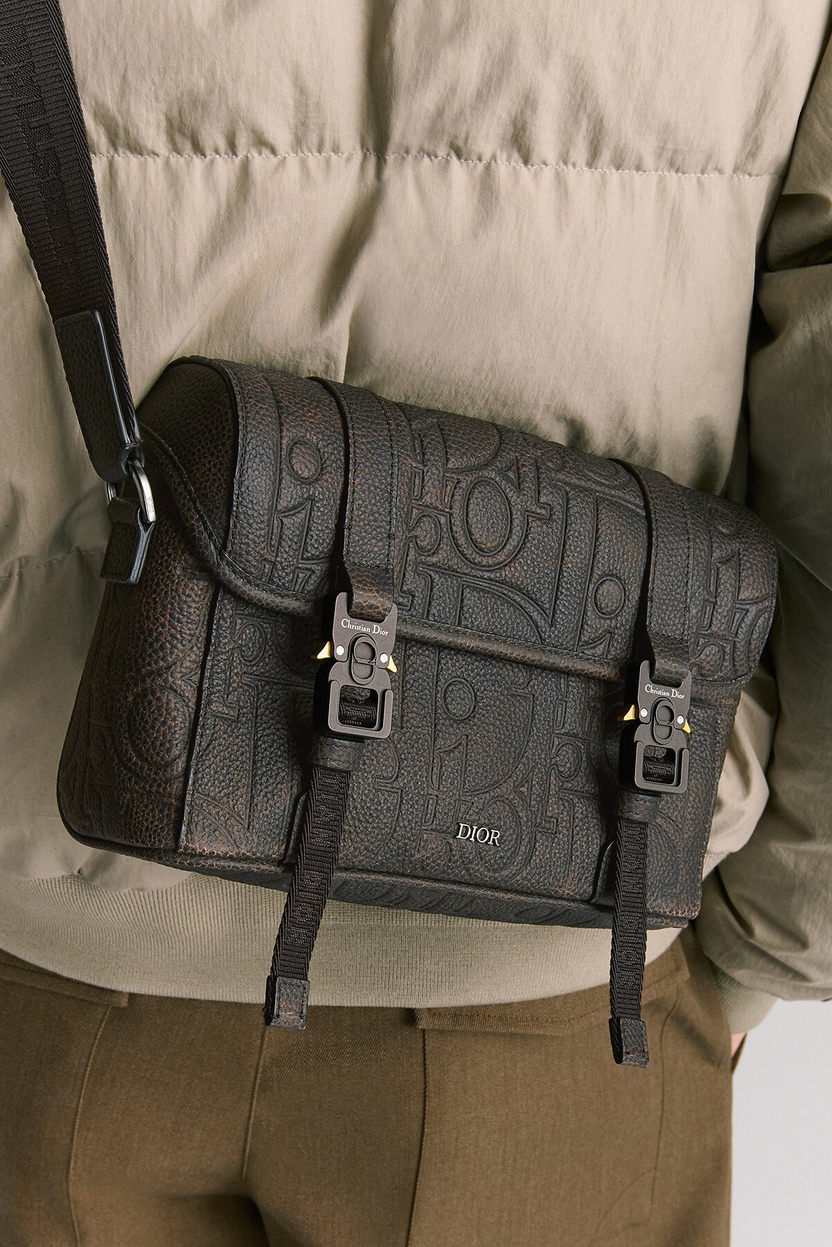 Dior Hit The Road 翻盖信使包 棕色 Dior Gravity Vintage 印花效果皮革 