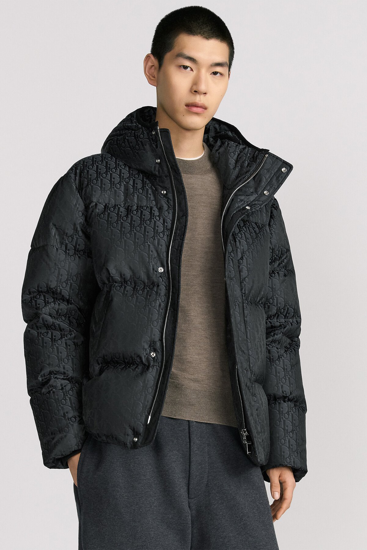 连帽绗缝羽绒夹克 黑色棉质混纺面料 Oblique 印花 