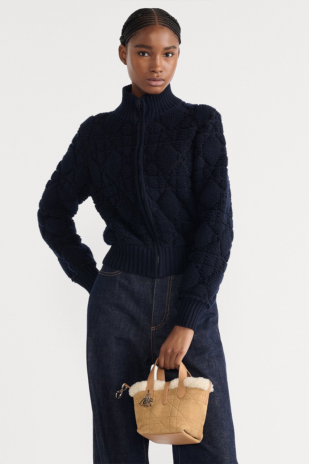 微型 DiorAlps Dior Toujours 竖版手袋 米色绒面牛皮革和米白色美利奴绵羊毛超大藤格纹 