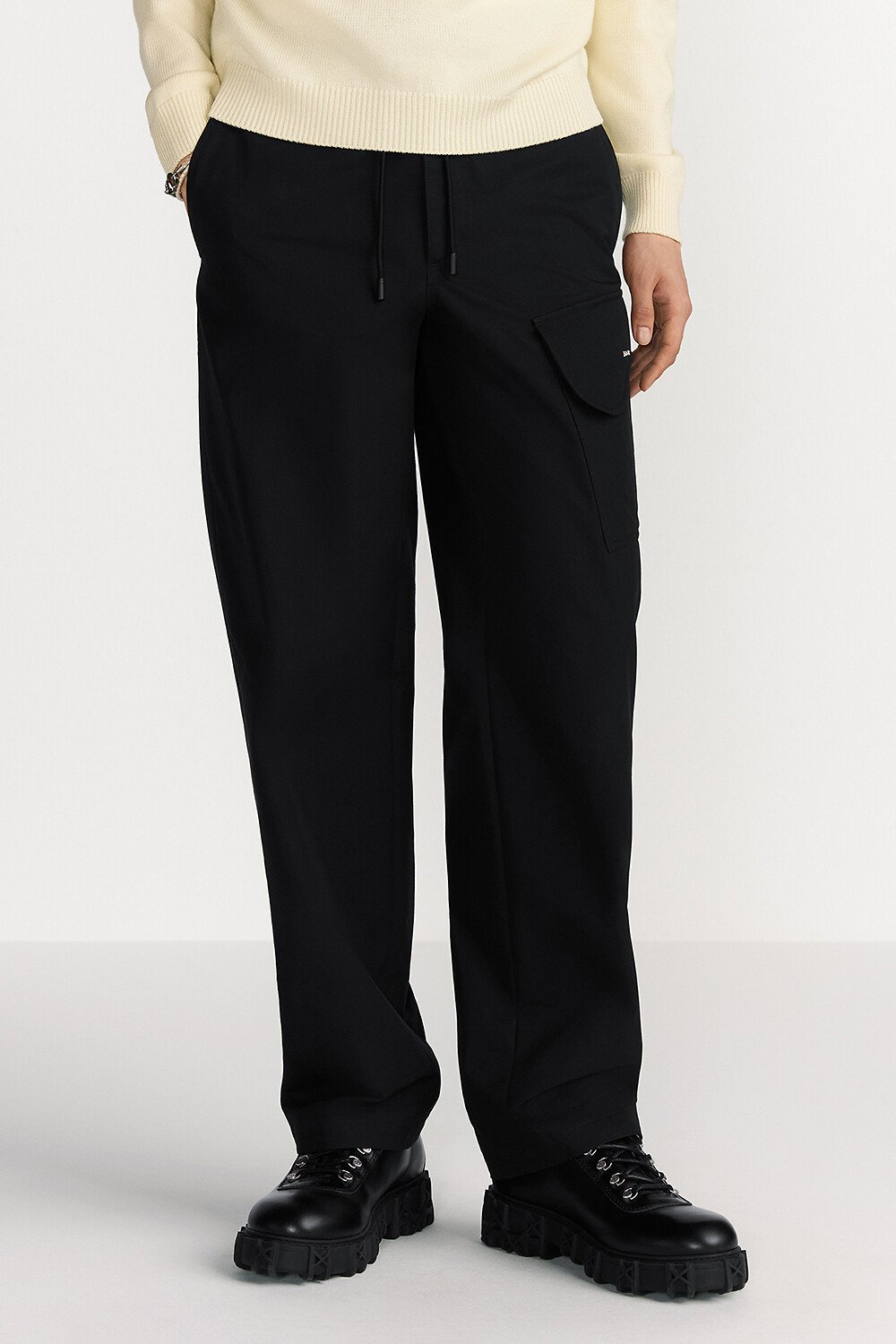 工装裤 黑色棉质混纺斜纹面料搭配马鞍口袋 