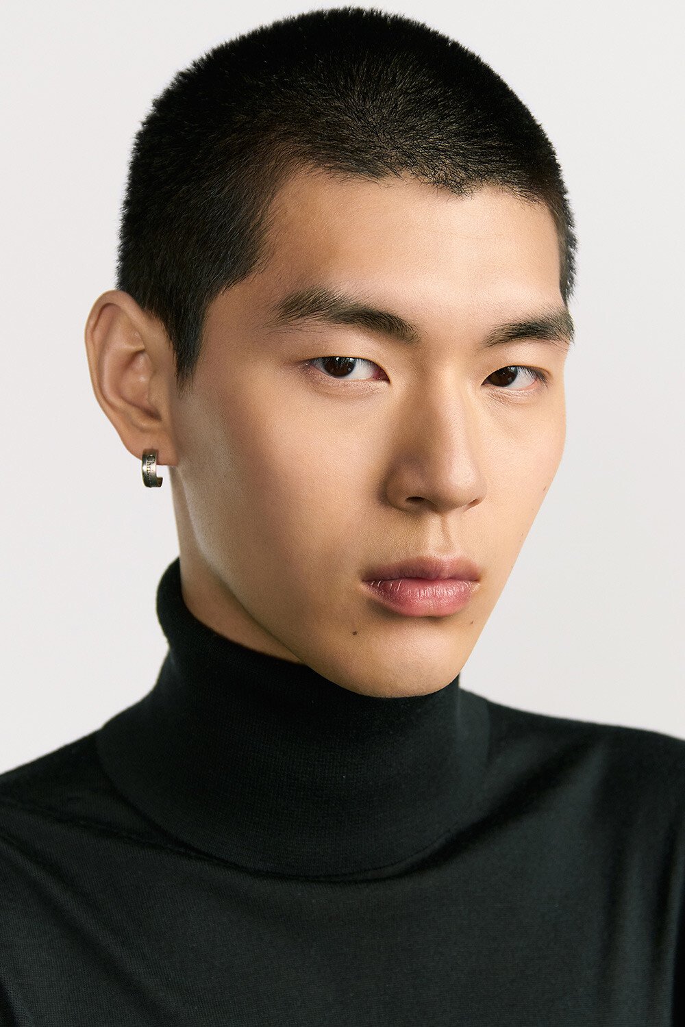 Christian Dior Couture Cut 系列耳环 银质和黑色人工树脂 