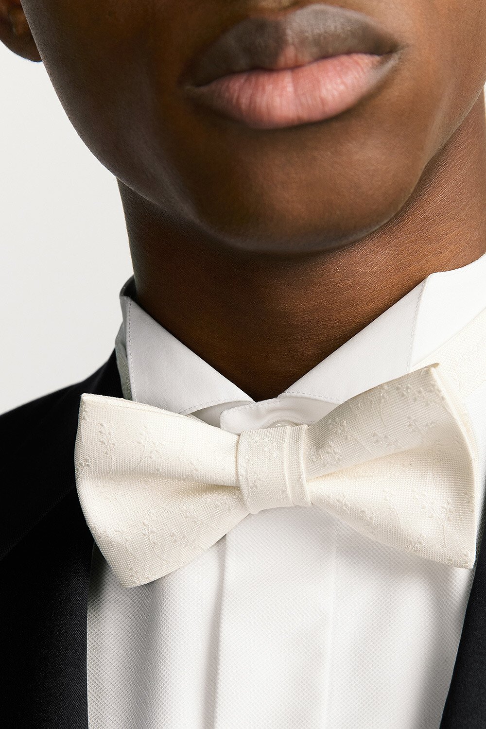 CD Icon Lily of the Valley Bow Tie Off-White Silk 