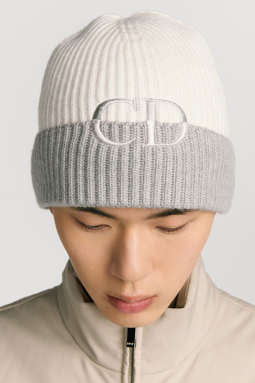 针织帽 灰白色和灰色绵羊毛针织面料 CD Icon 刺绣 