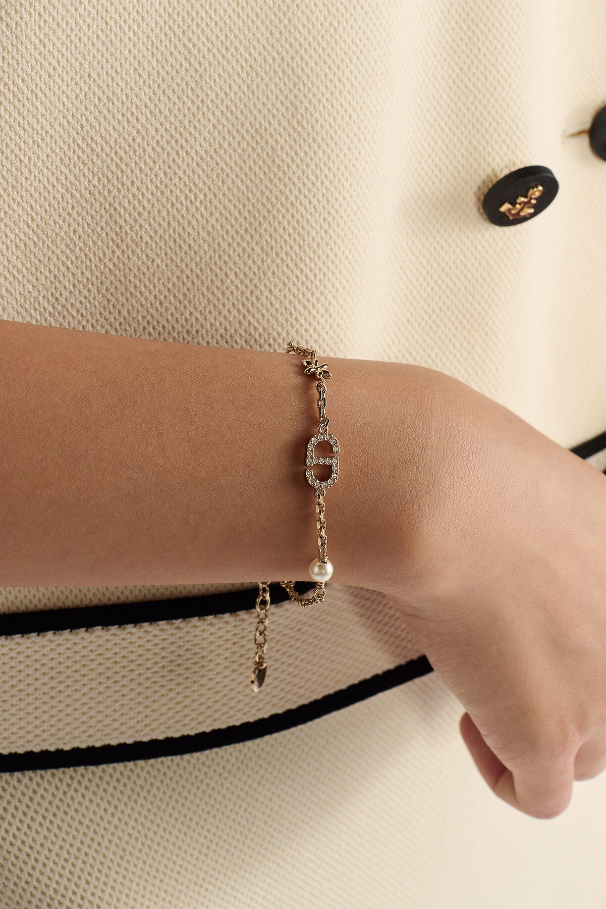 Petit CD Daisy Bracelet Pale Gold-Finish Metal, White Resin Pearls and Silver-Tone Crystals 