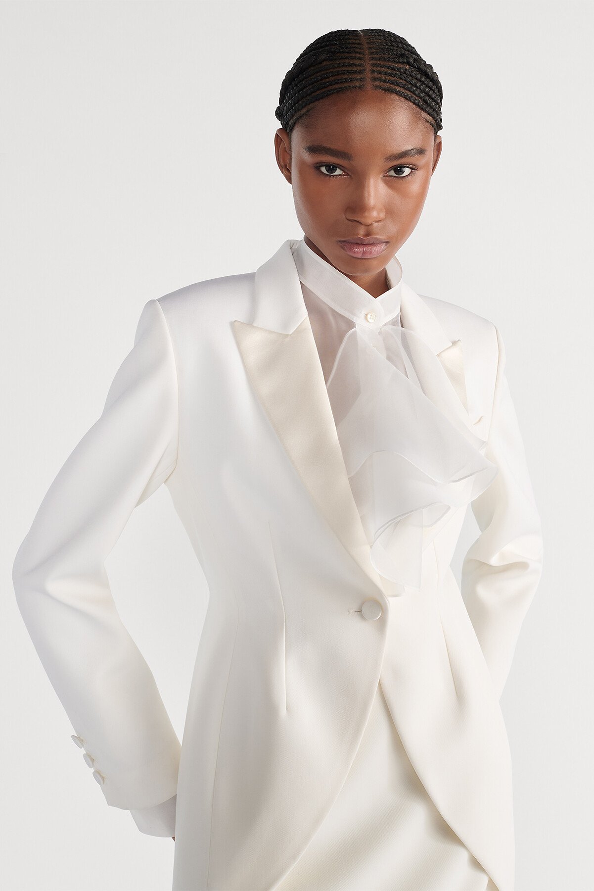 修身燕尾西装外套 米白色绵羊毛面料 