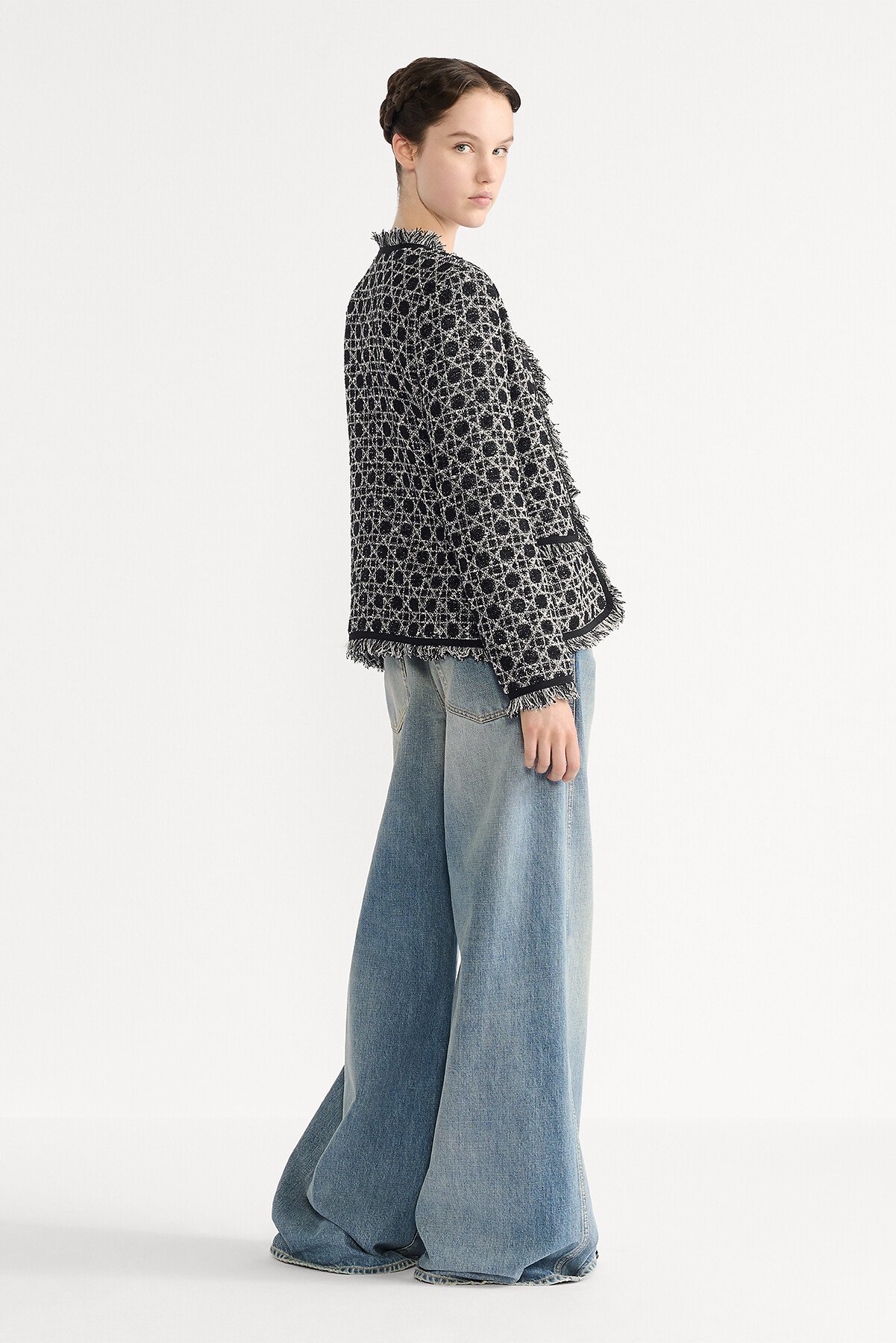 常规版型外套 黑色和白色棉质混纺粗花呢针织面料超大藤格纹 