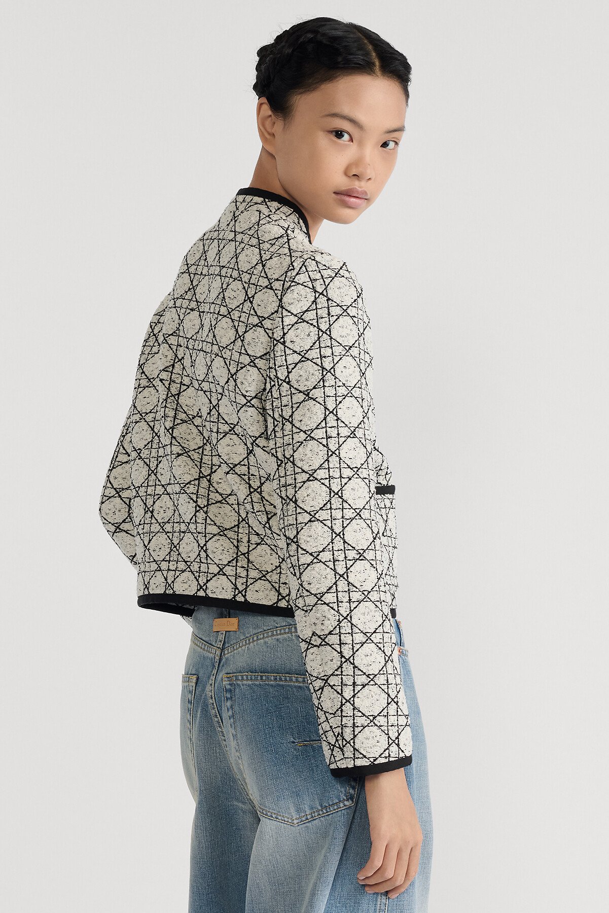 Jaqueta Macrocannage cropped Tweed com mescla de lã preta e branca 